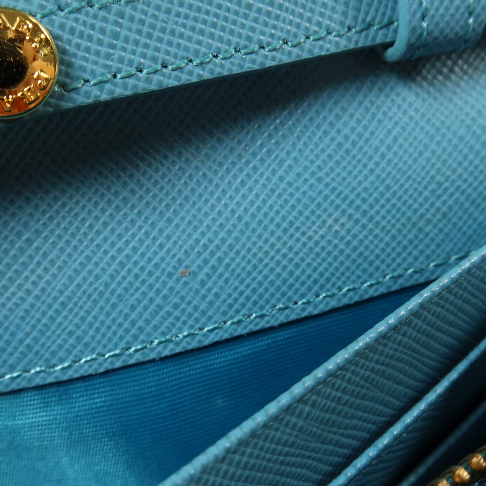 PRADA Saffiano皮革Wallet On Chain鏈帶肩背袋