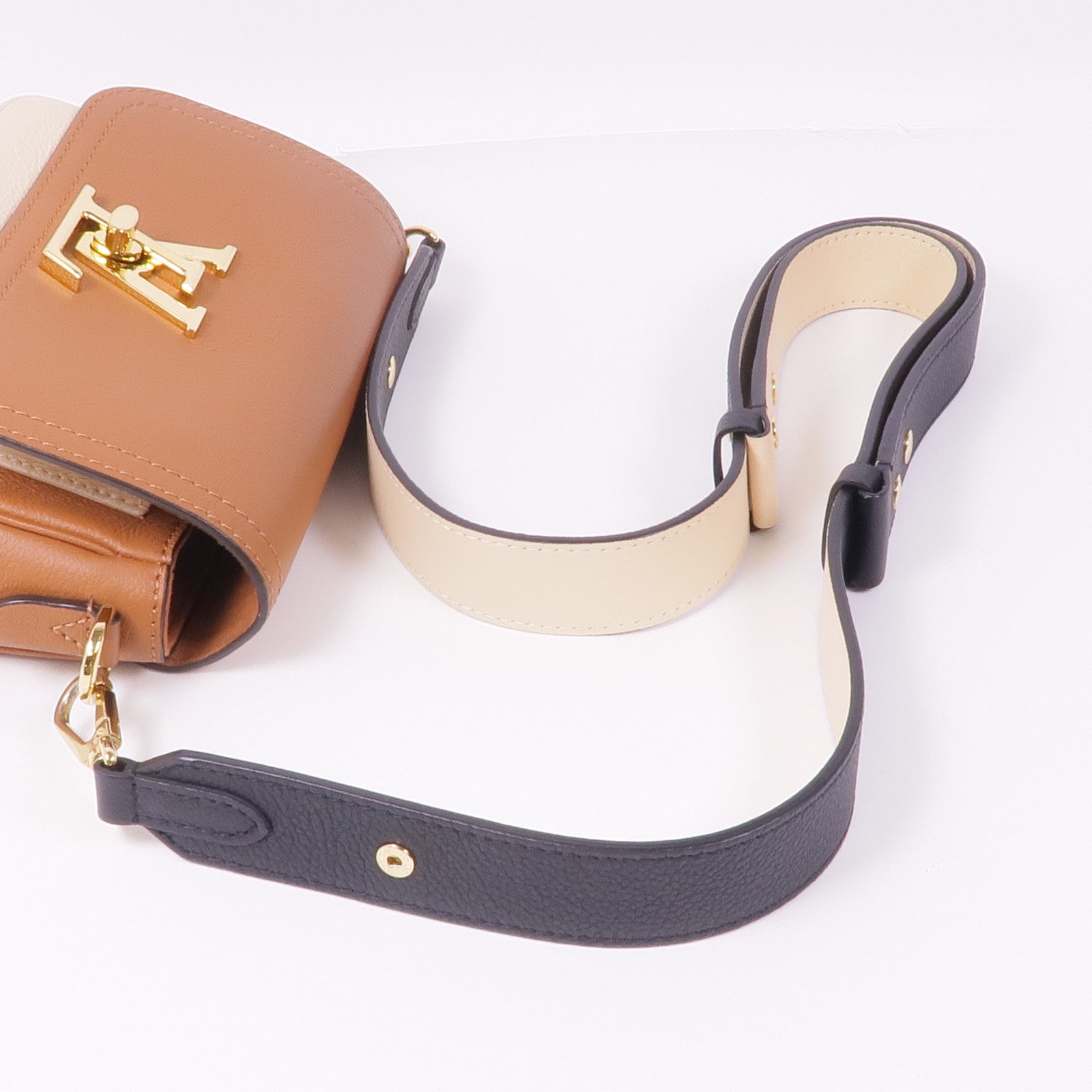 LOUIS VUITTON 牛皮皮革Lockme Tender金扣肩背袋