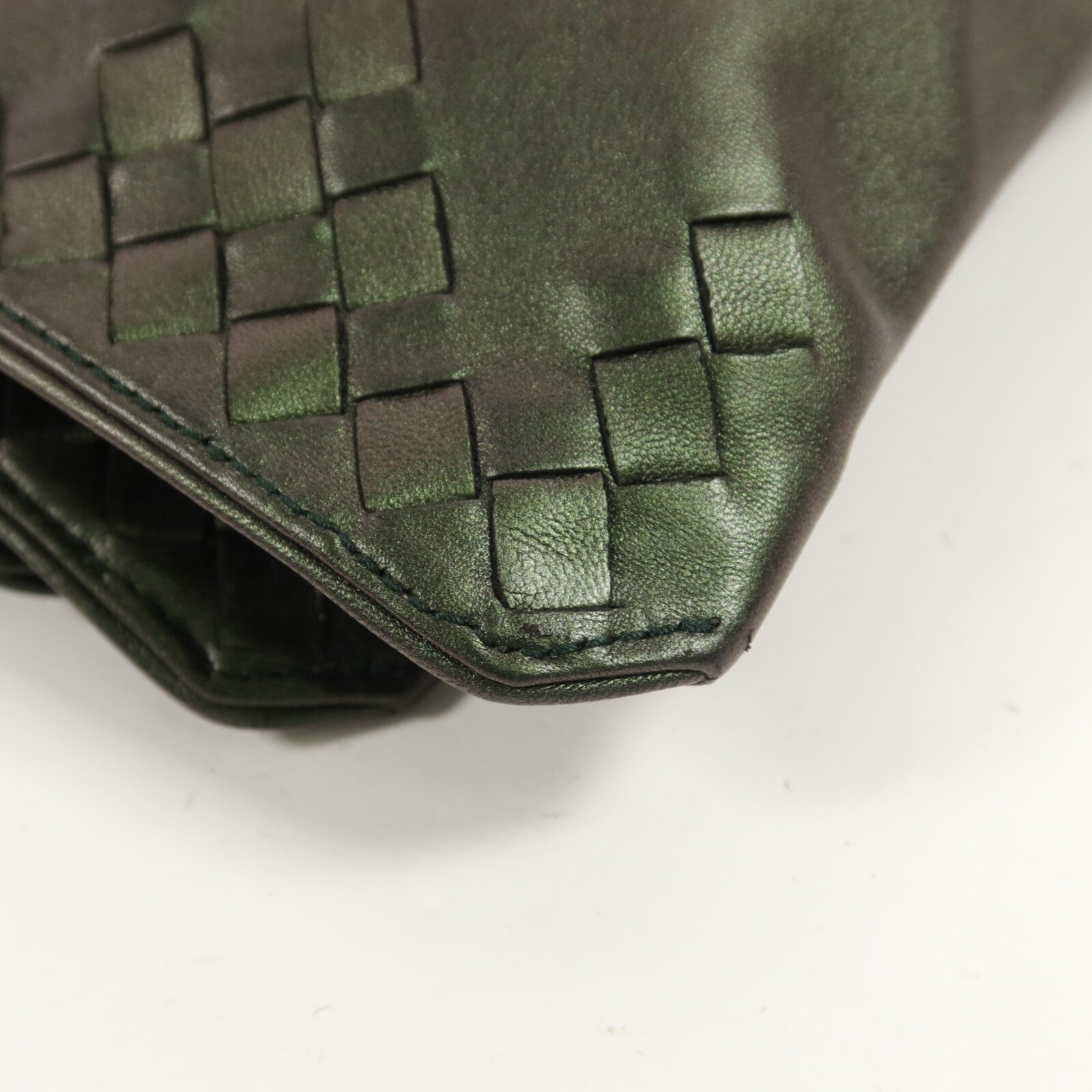 BOTTEGA VENETA 牛皮皮革Beetle Iridescent Clutch手拿包