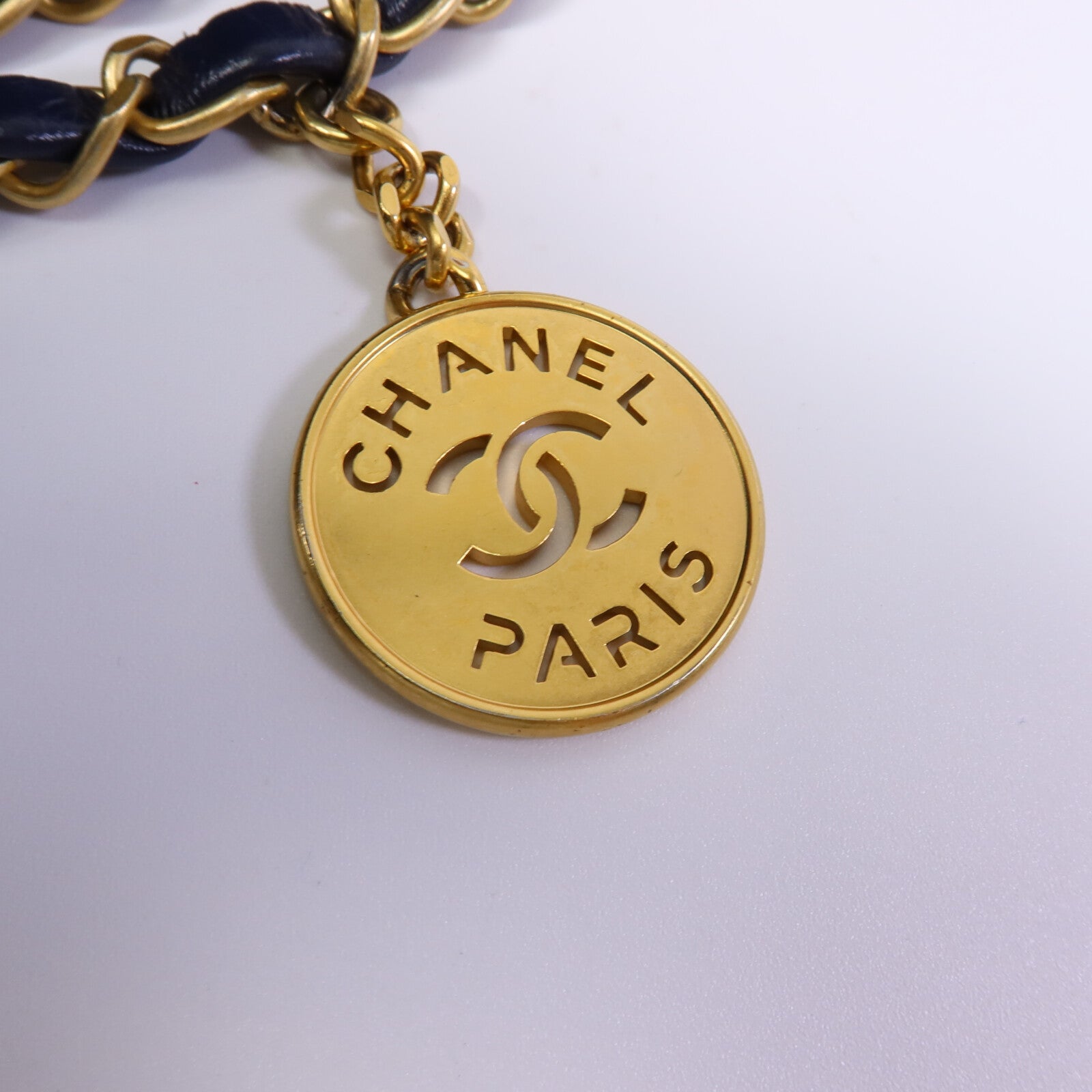 CHANEL 牛皮皮革C22 Medium鏈帶肩背袋