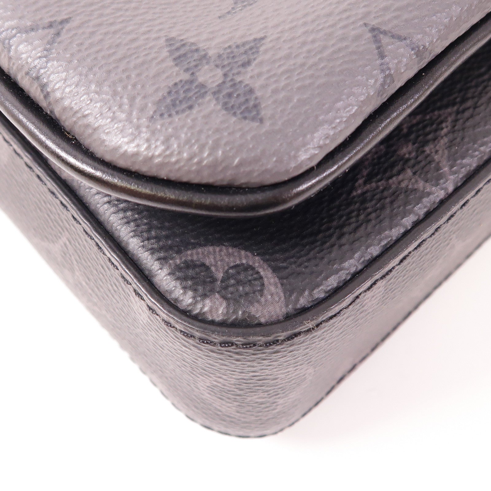 LOUIS VUITTON Monogram Eclipse Reverse Trio Messenger銀扣肩背袋