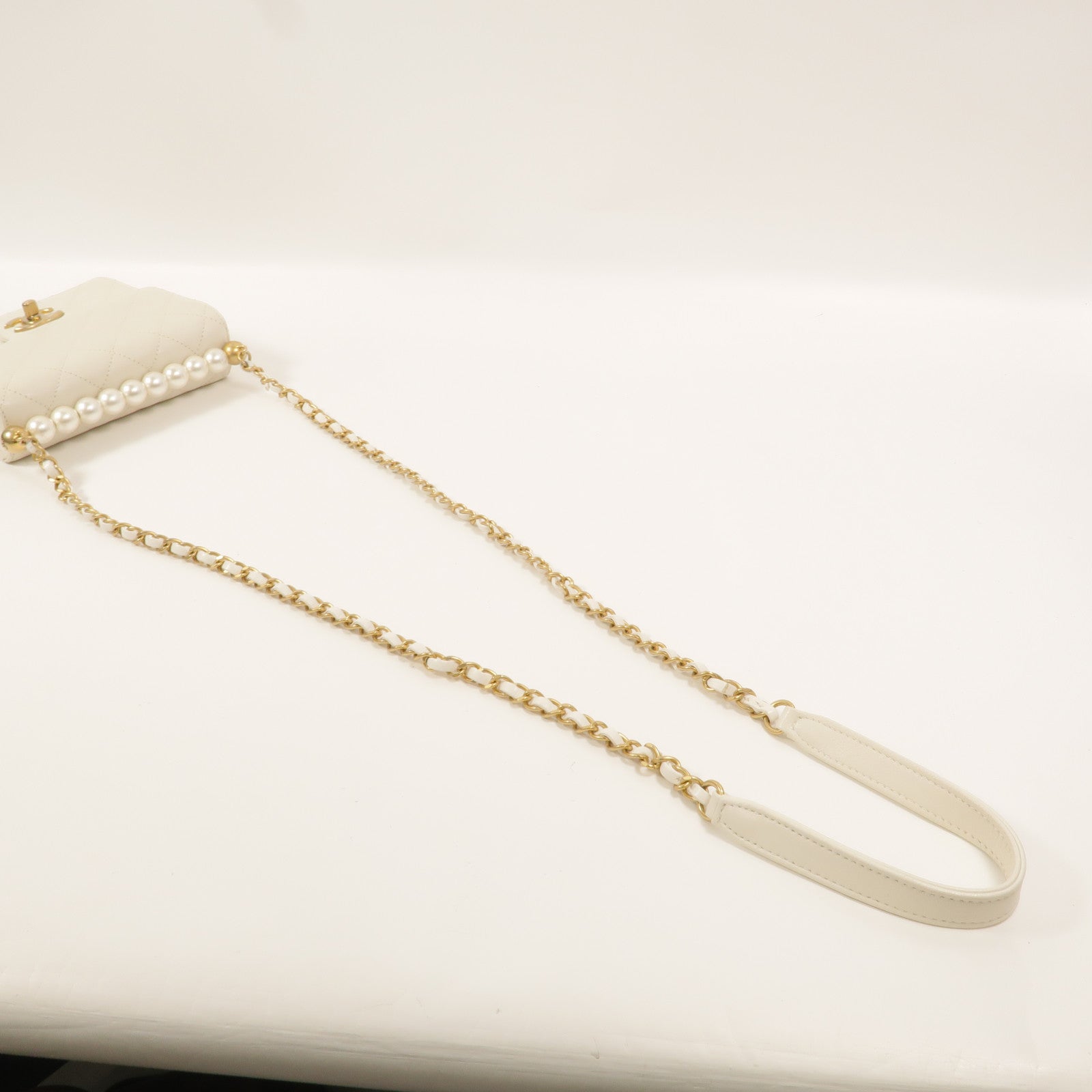 CHANEL 牛皮皮革Chic Pearl Flap Bag鏈帶肩背袋