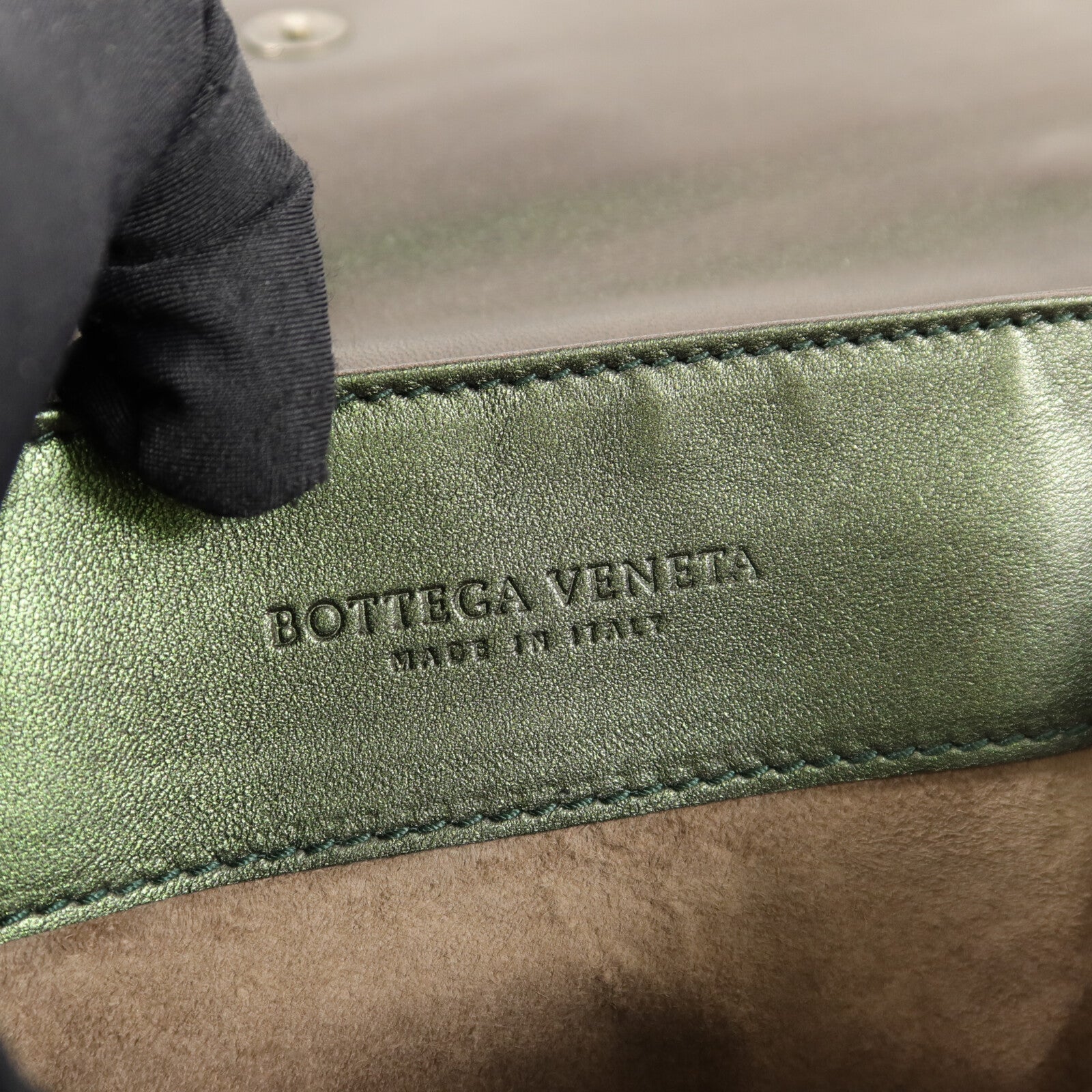 BOTTEGA VENETA 牛皮皮革Beetle Iridescent Clutch手拿包