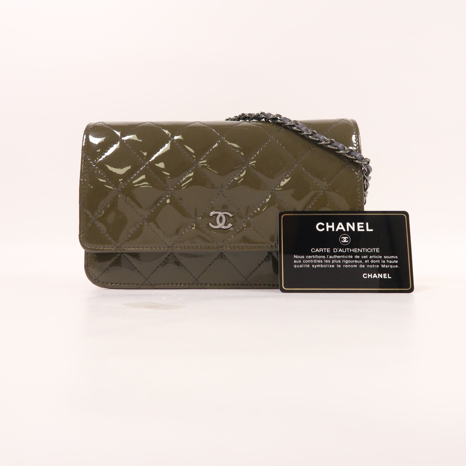 CHANEL 漆皮皮革WOC Wallet On Chain銀扣鏈帶肩背袋