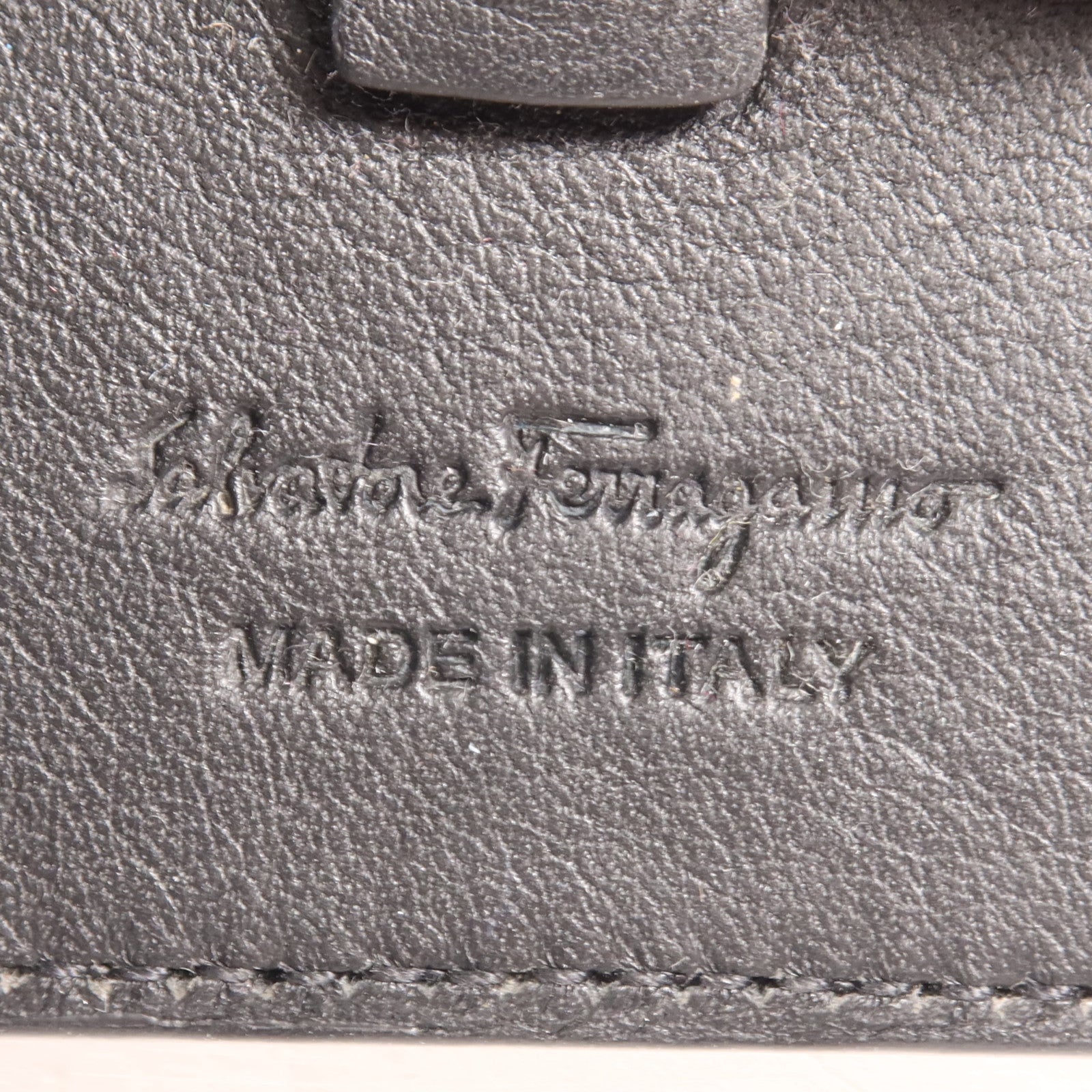 Salvatore Ferragamo 牛皮皮革Card Case銀扣卡片套