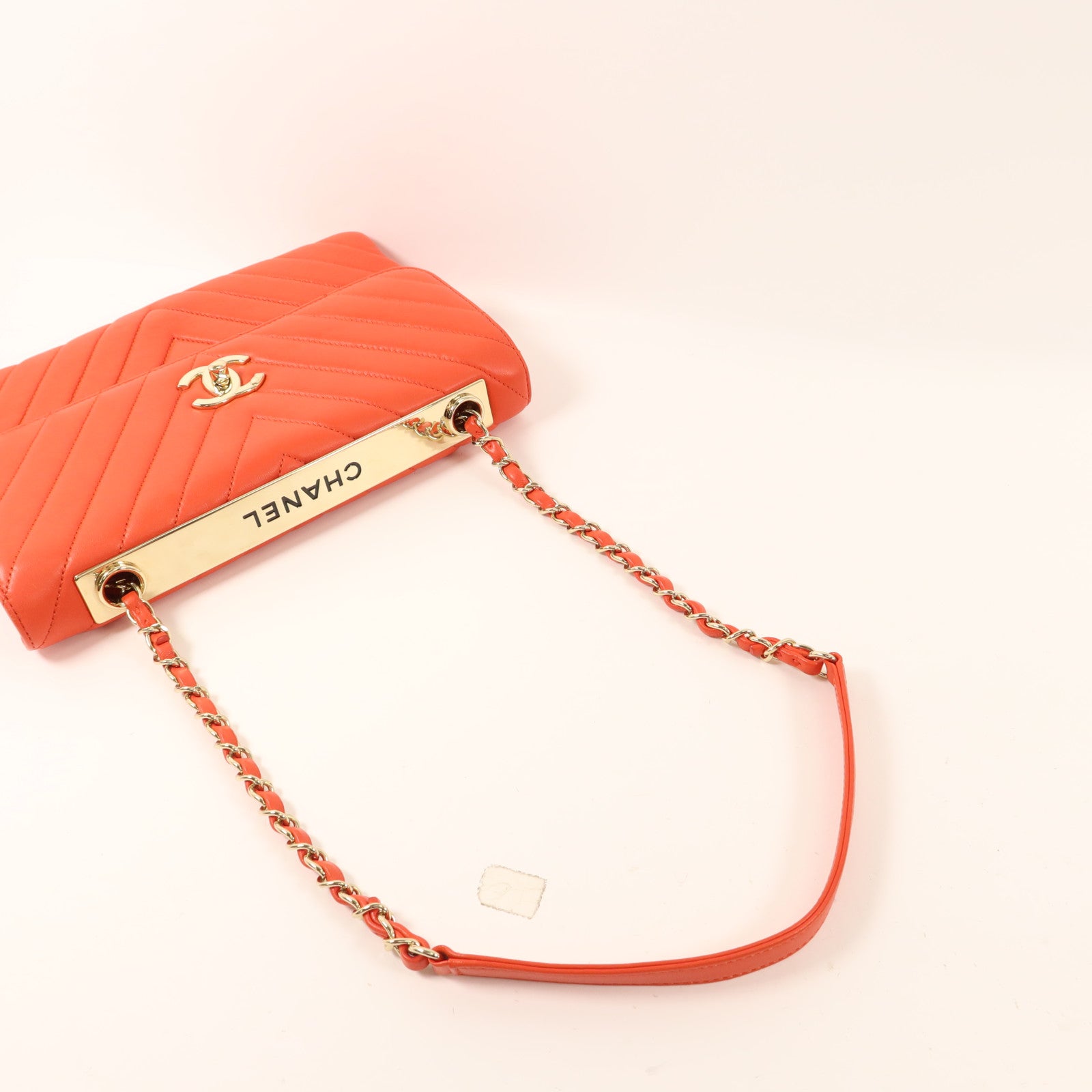 CHANEL 羊皮皮革Trendy CC Chevron Wallet On Chain金扣鏈帶肩背袋