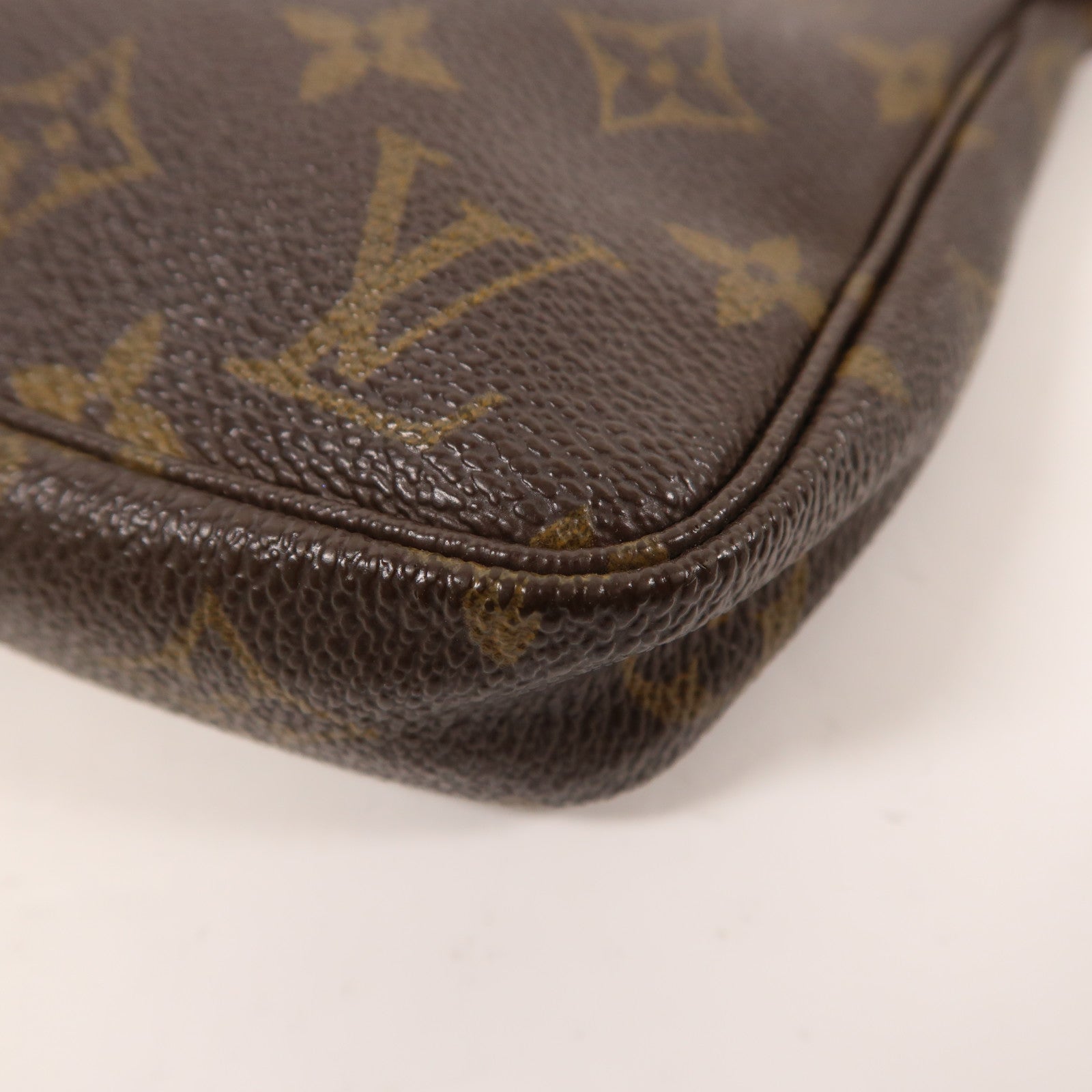 LOUIS VUITTON Monogram Pochette Accessoires金扣手拿包棕色