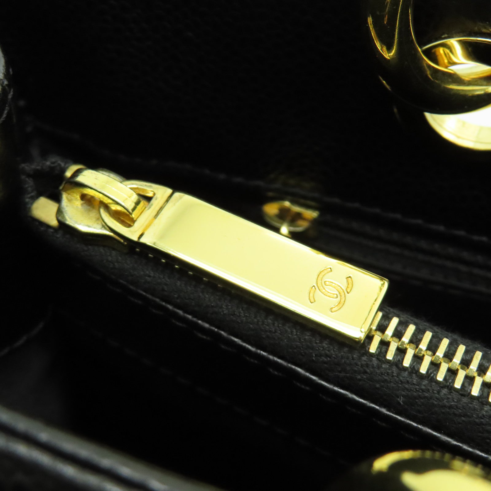 CHANEL 菱格Caviar皮革GST金扣肩背袋黑色