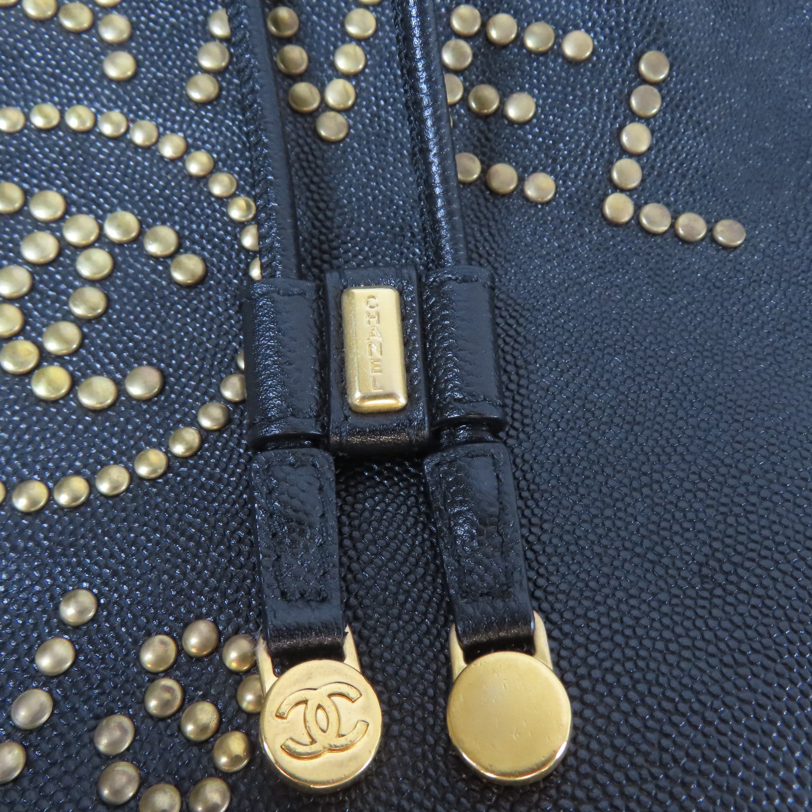 CHANEL Caviar皮革Deauville Drawstring Bucket金扣鏈帶肩背袋黑色