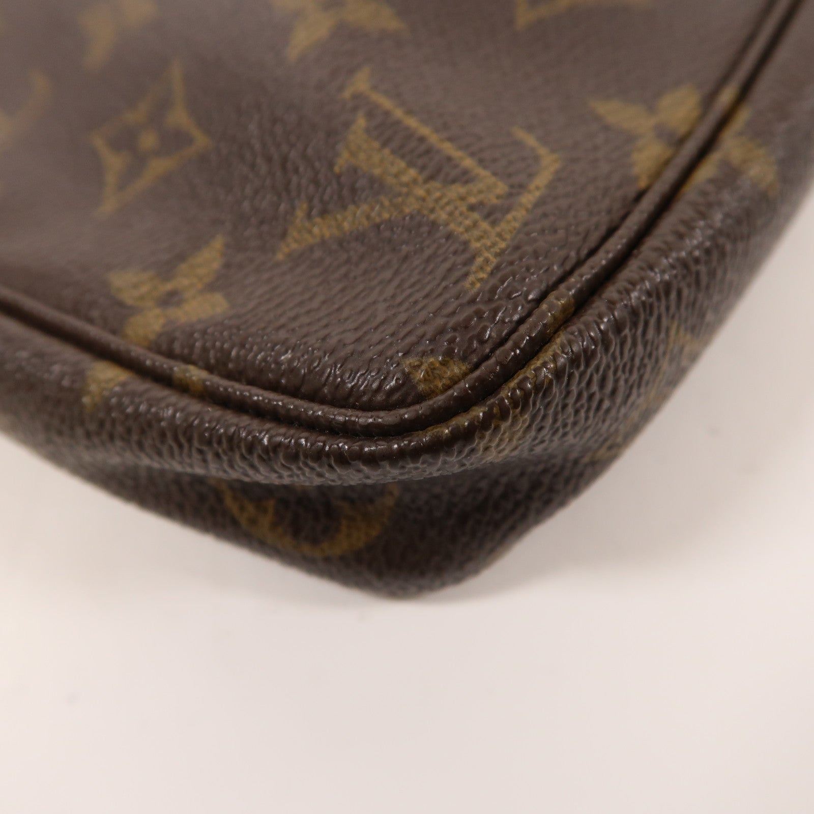 LOUIS VUITTON Monogram Pochette Accessoires金扣手拿包棕色