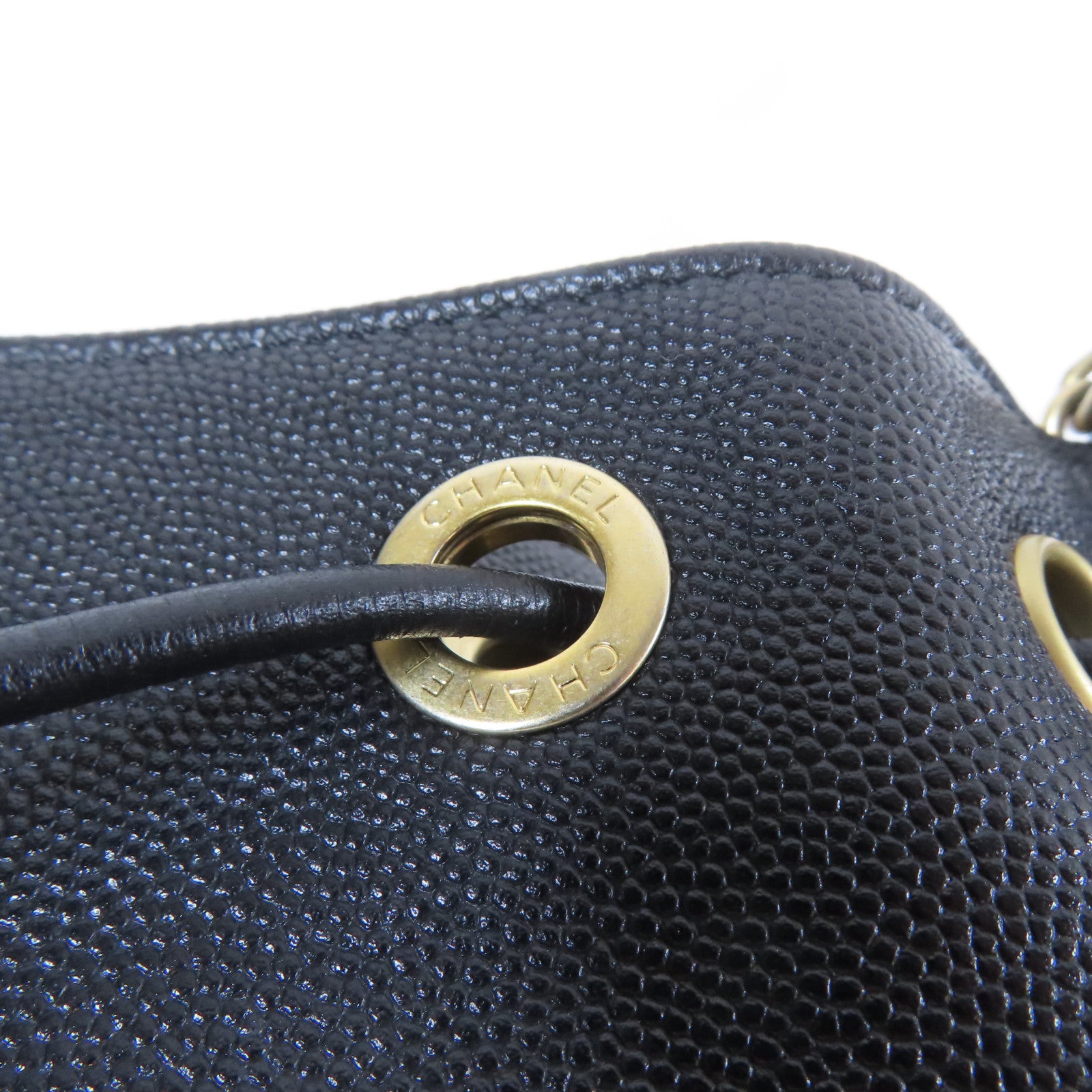 CHANEL Caviar皮革Deauville Drawstring Bucket金扣鏈帶肩背袋黑色