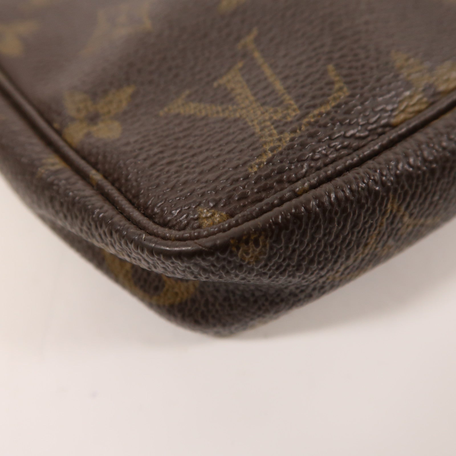 LOUIS VUITTON Monogram Pochette Accessoires金扣手拿包棕色