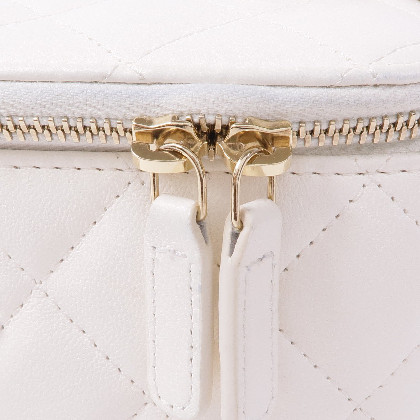 CHANEL 羊皮皮革Vanity Case金扣肩背袋