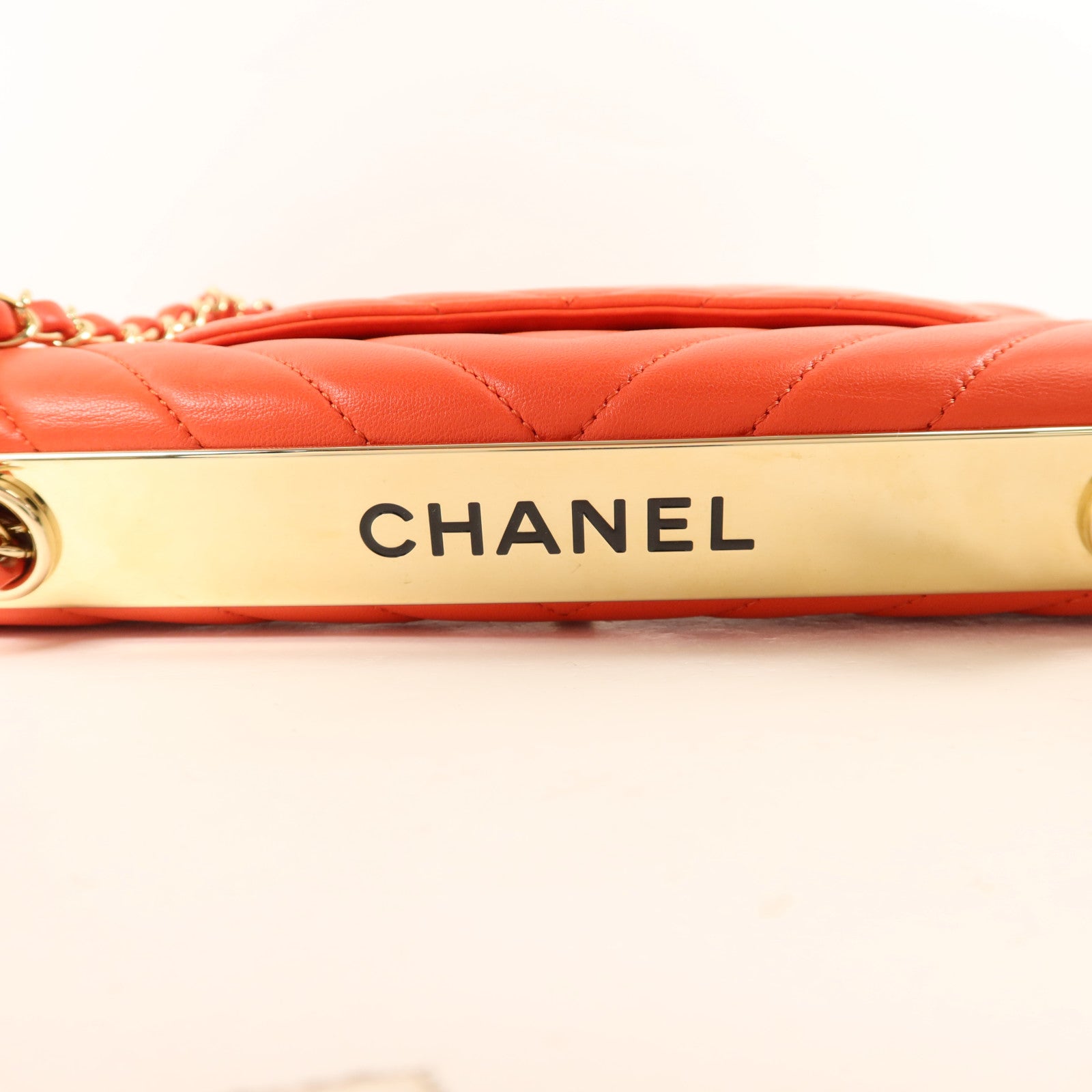 CHANEL 羊皮皮革Trendy CC Chevron Wallet On Chain金扣鏈帶肩背袋