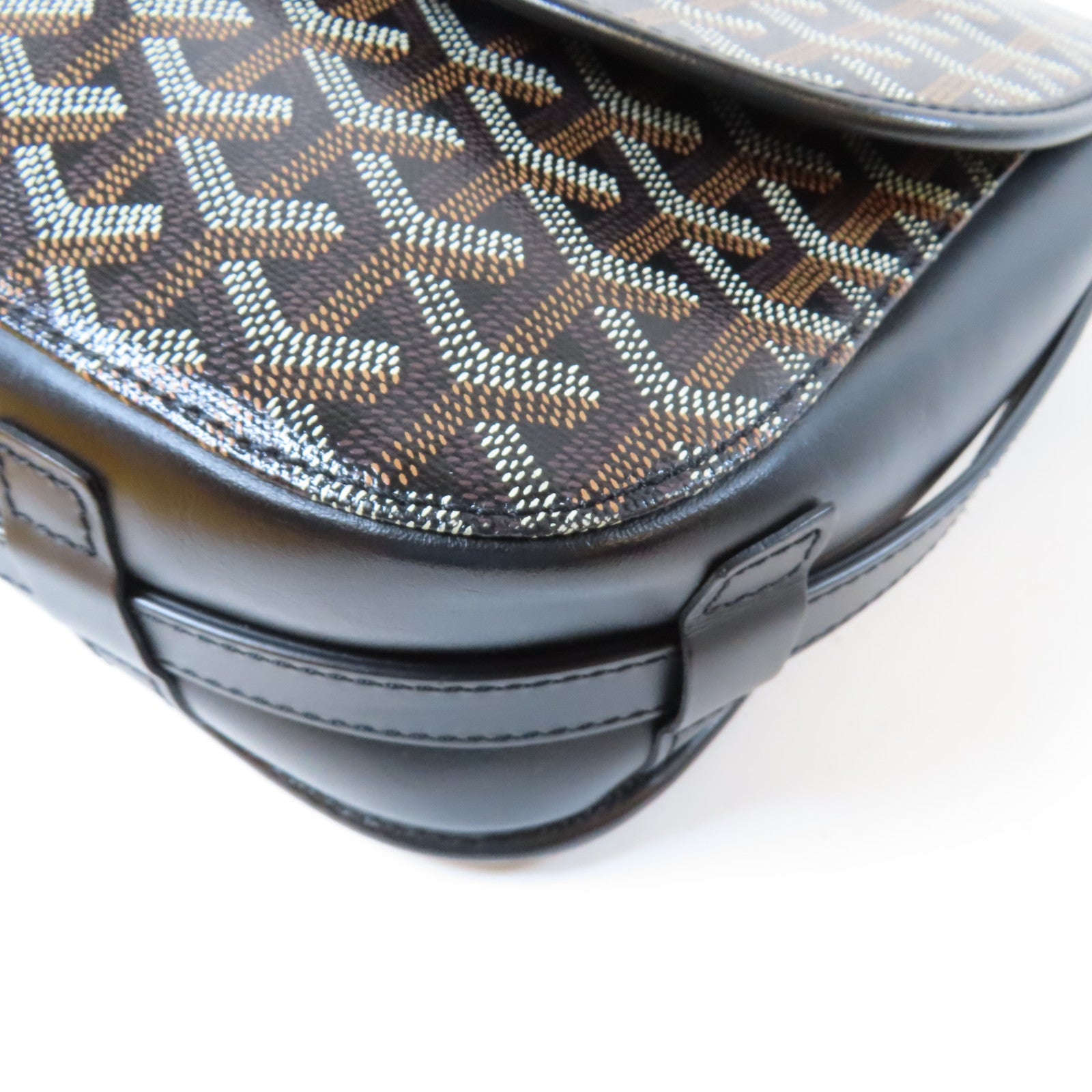 GOYARD 塗層帆布/皮革Belevedere MM銀扣肩背袋黑色/啡色