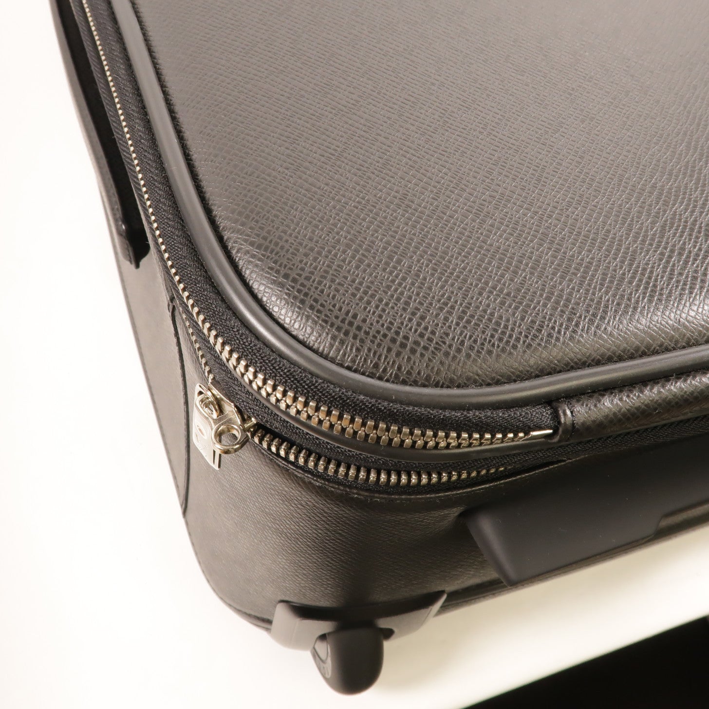 LOUIS VUITTON Taiga Pegase Legere 55行李箱