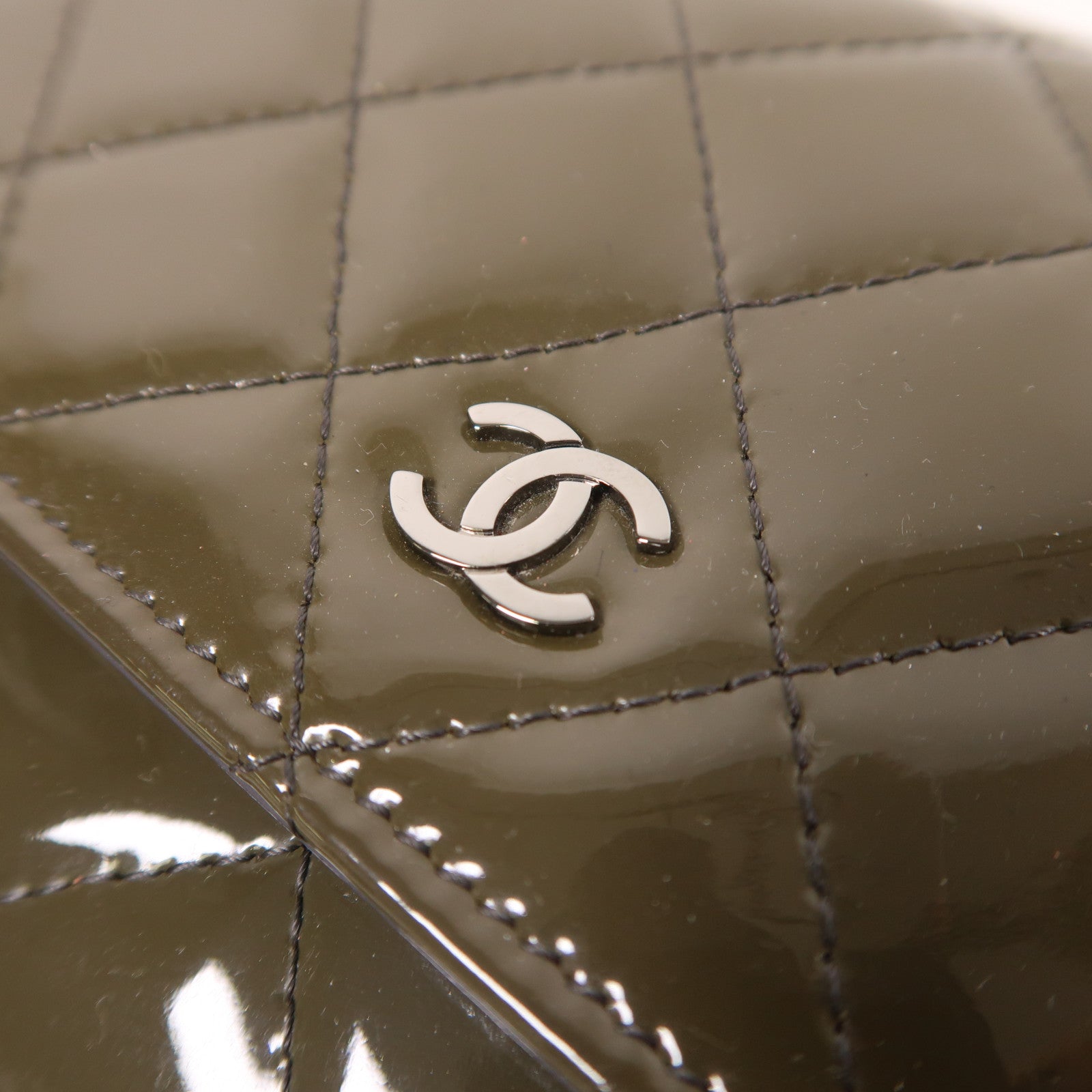 CHANEL 漆皮皮革WOC Wallet On Chain銀扣鏈帶肩背袋