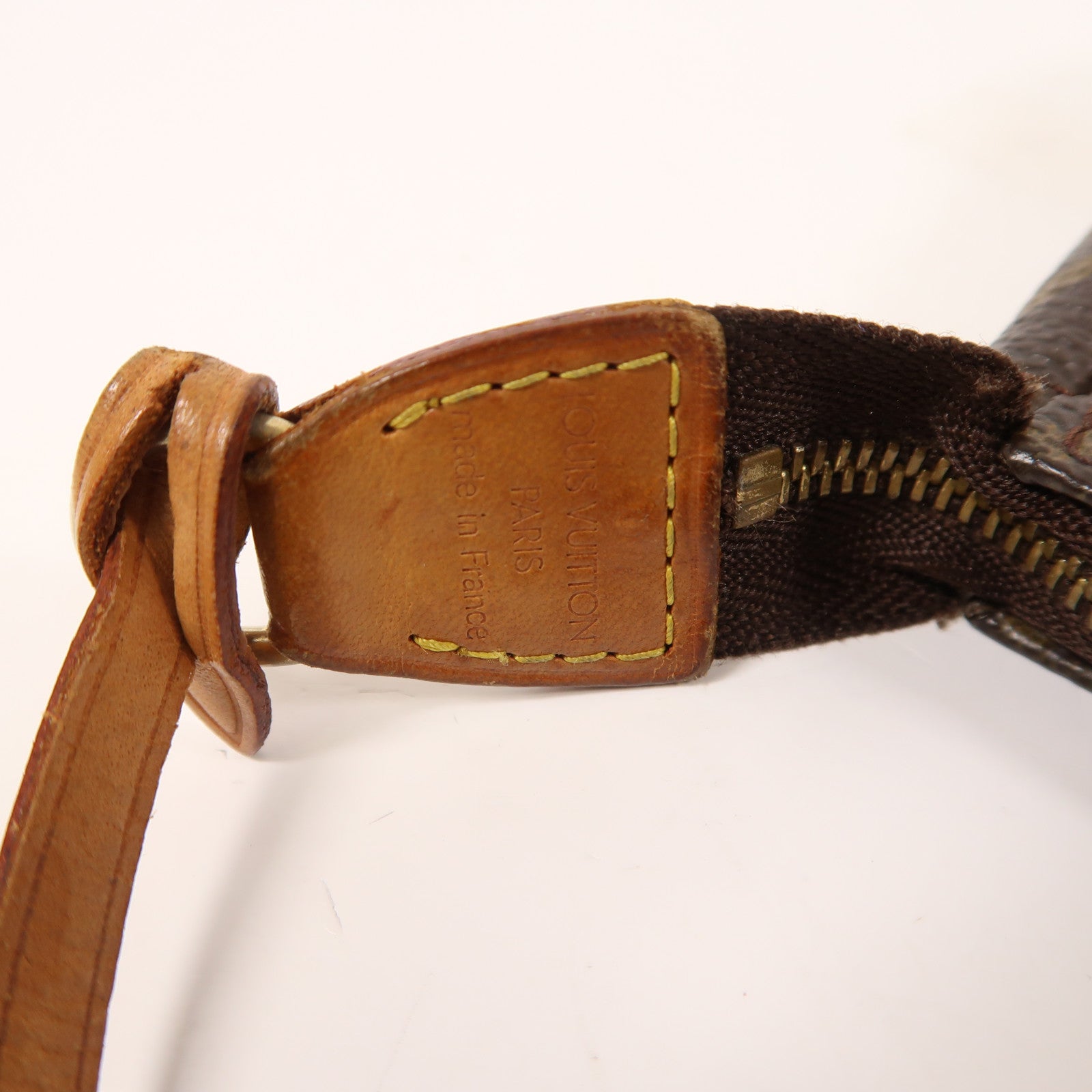 LOUIS VUITTON Monogram Pochette Accessoires金扣手拿包棕色