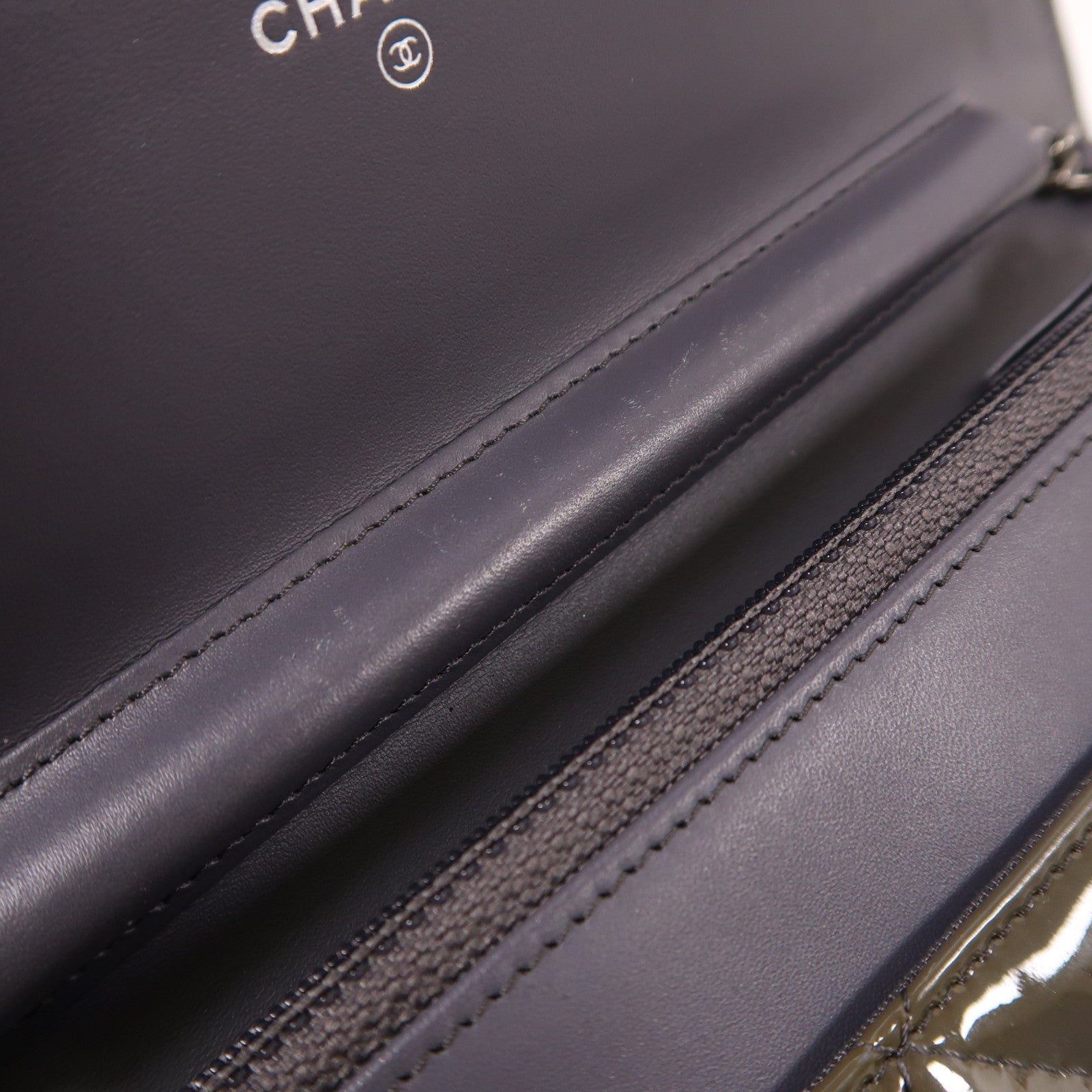 CHANEL 漆皮皮革WOC Wallet On Chain銀扣鏈帶肩背袋