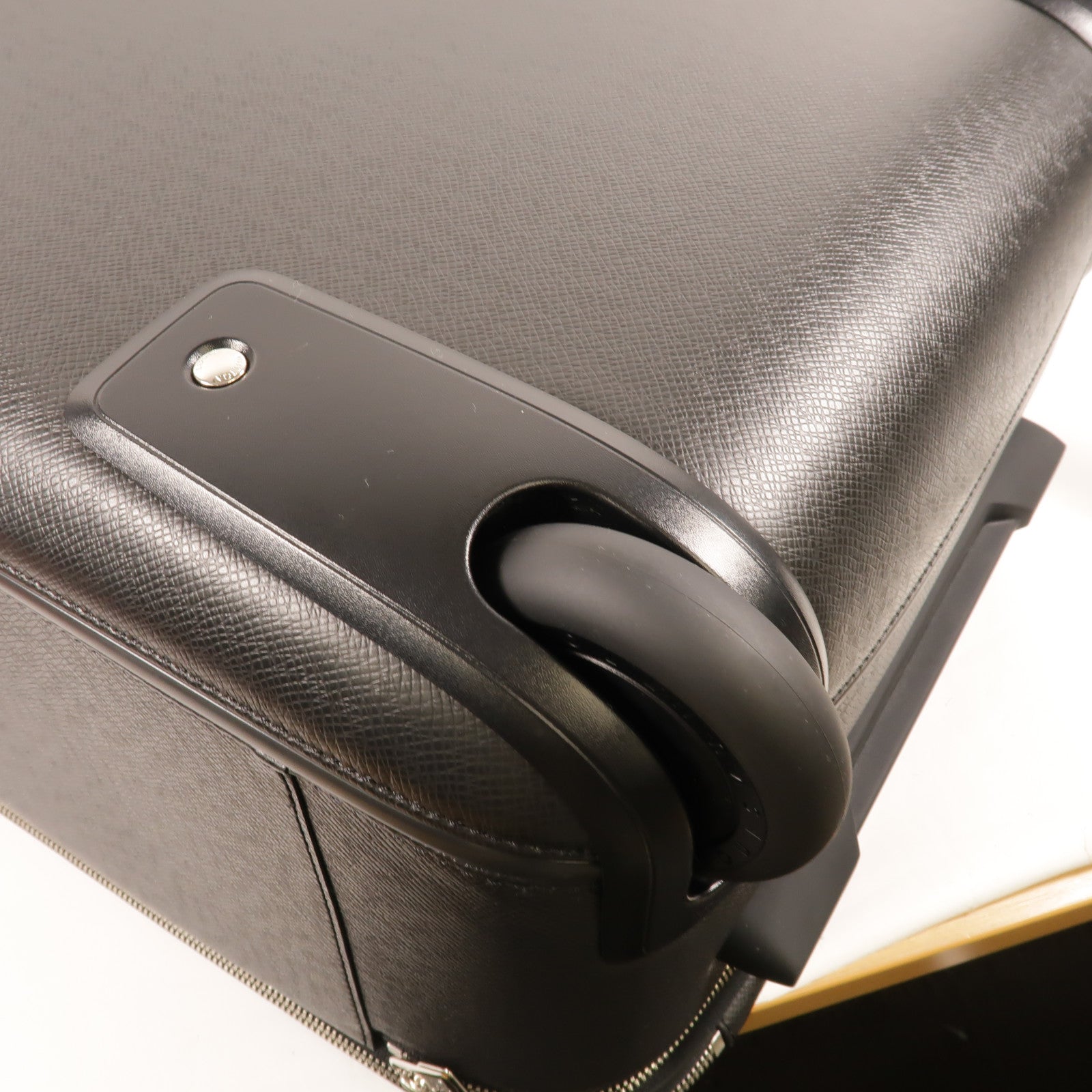 LOUIS VUITTON Taiga Pegase Legere 55行李箱