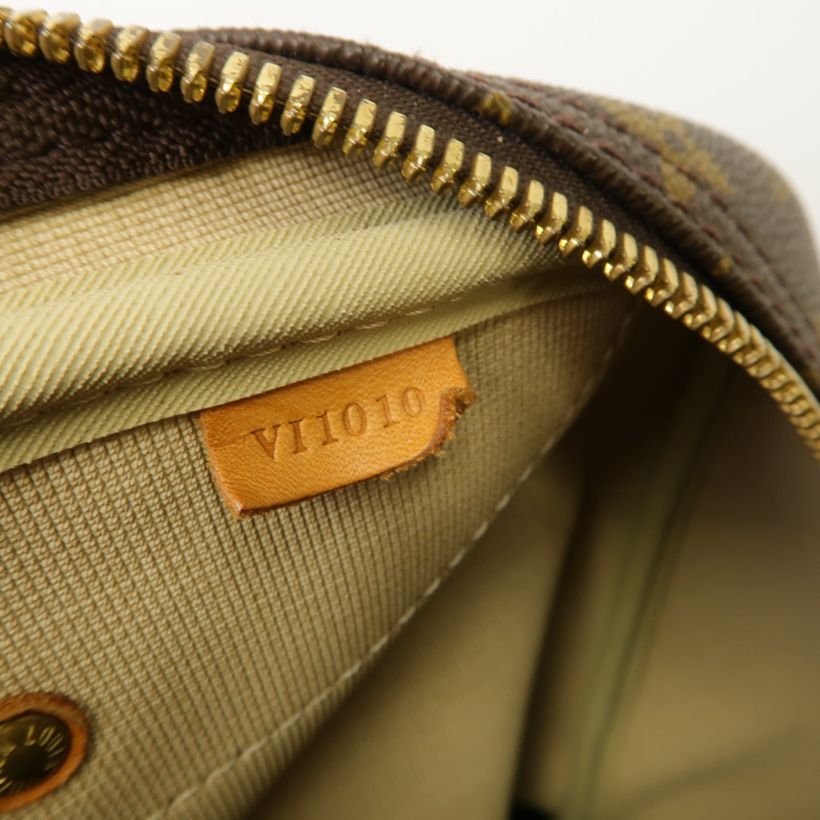 LOUIS VUITTON Monogram Evasion金扣手挽袋棕色