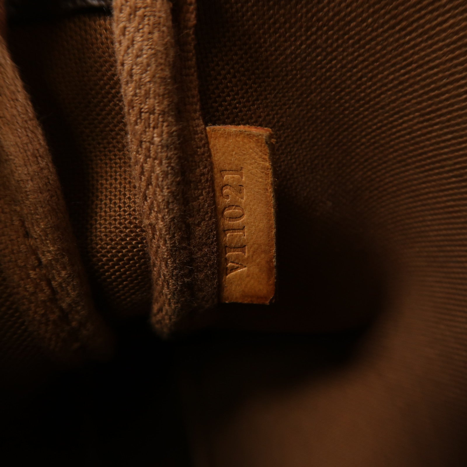 LOUIS VUITTON Monogram Pochette Accessoires金扣手拿包棕色