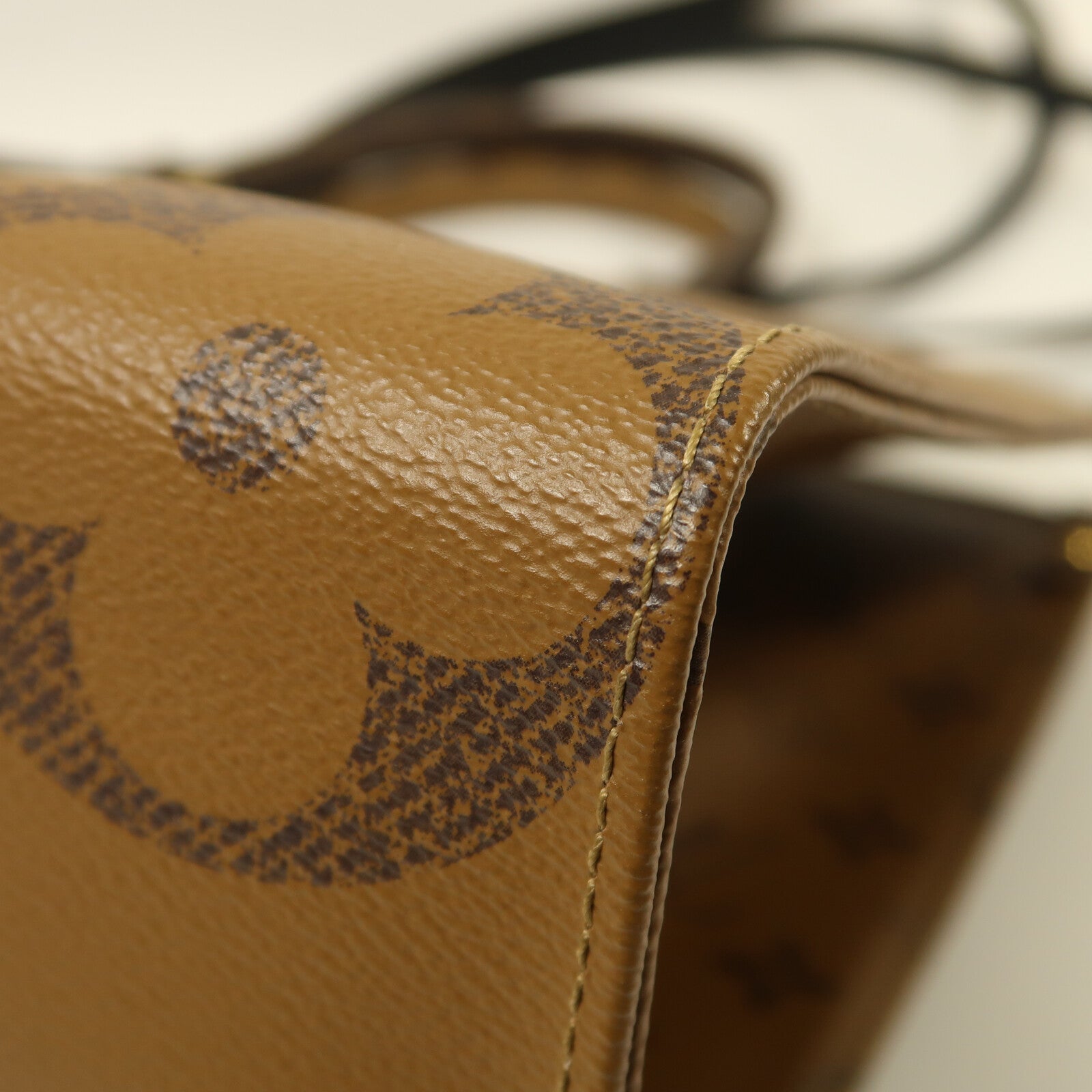 LOUIS VUITTON Monogram Giant Reverse On The Go MM金扣手挽肩背兩用袋