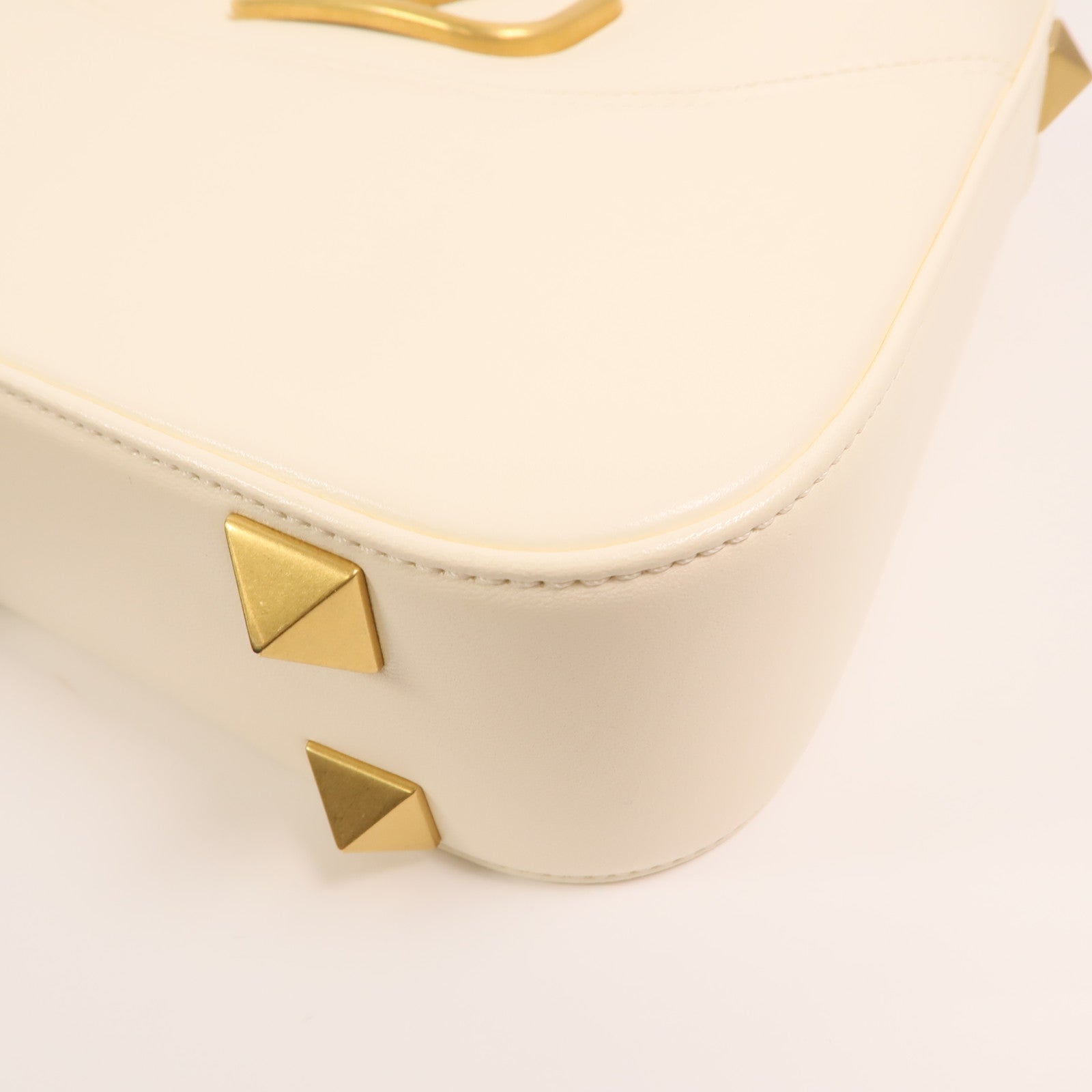 Valentino 牛皮皮革Stud Sign V Logo Bag金扣手挽肩背兩用袋
