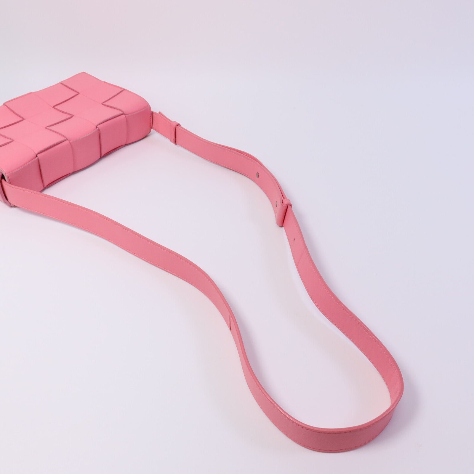 BOTTEGA VENETA 牛皮皮革Cassette肩背袋