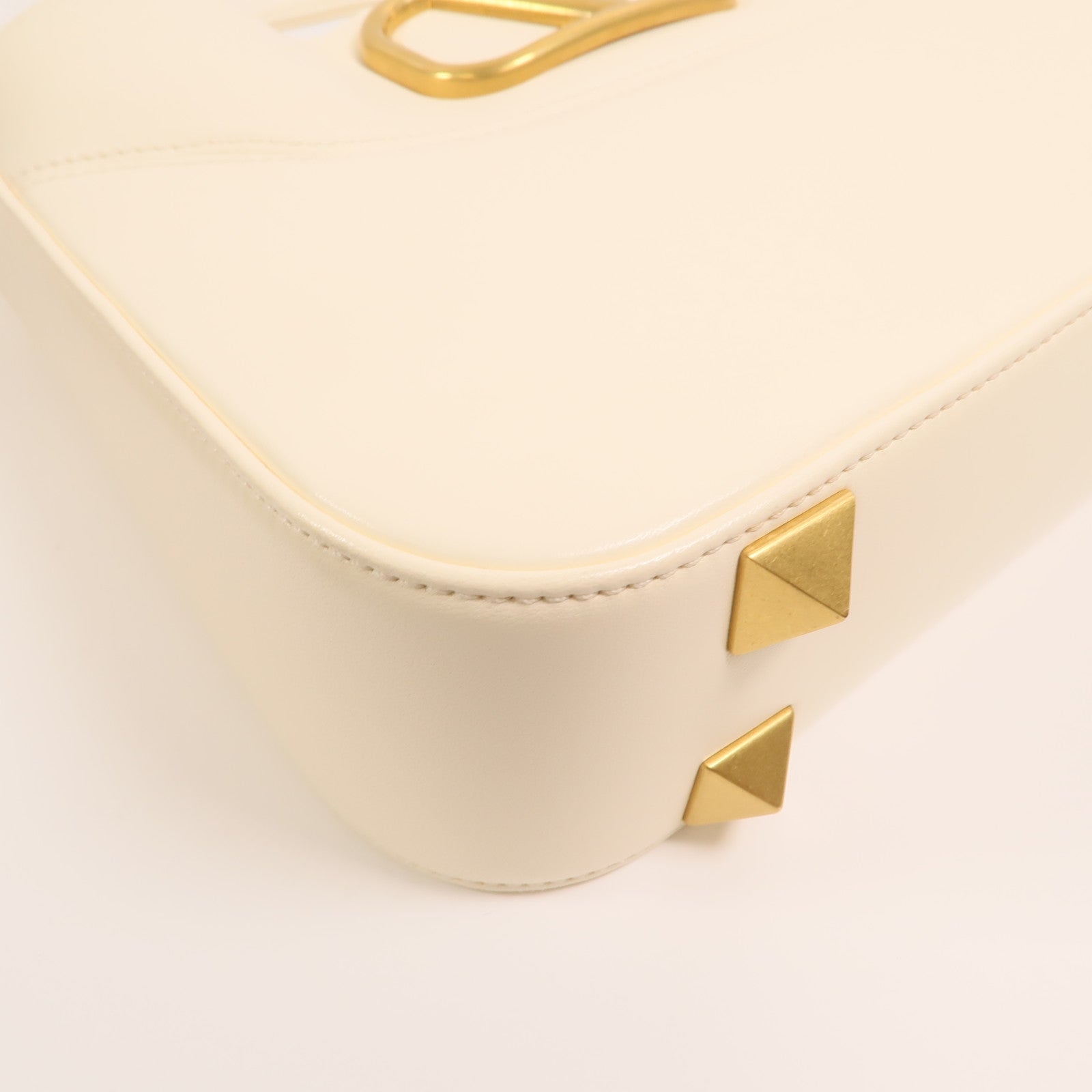 Valentino 牛皮皮革Stud Sign V Logo Bag金扣手挽肩背兩用袋