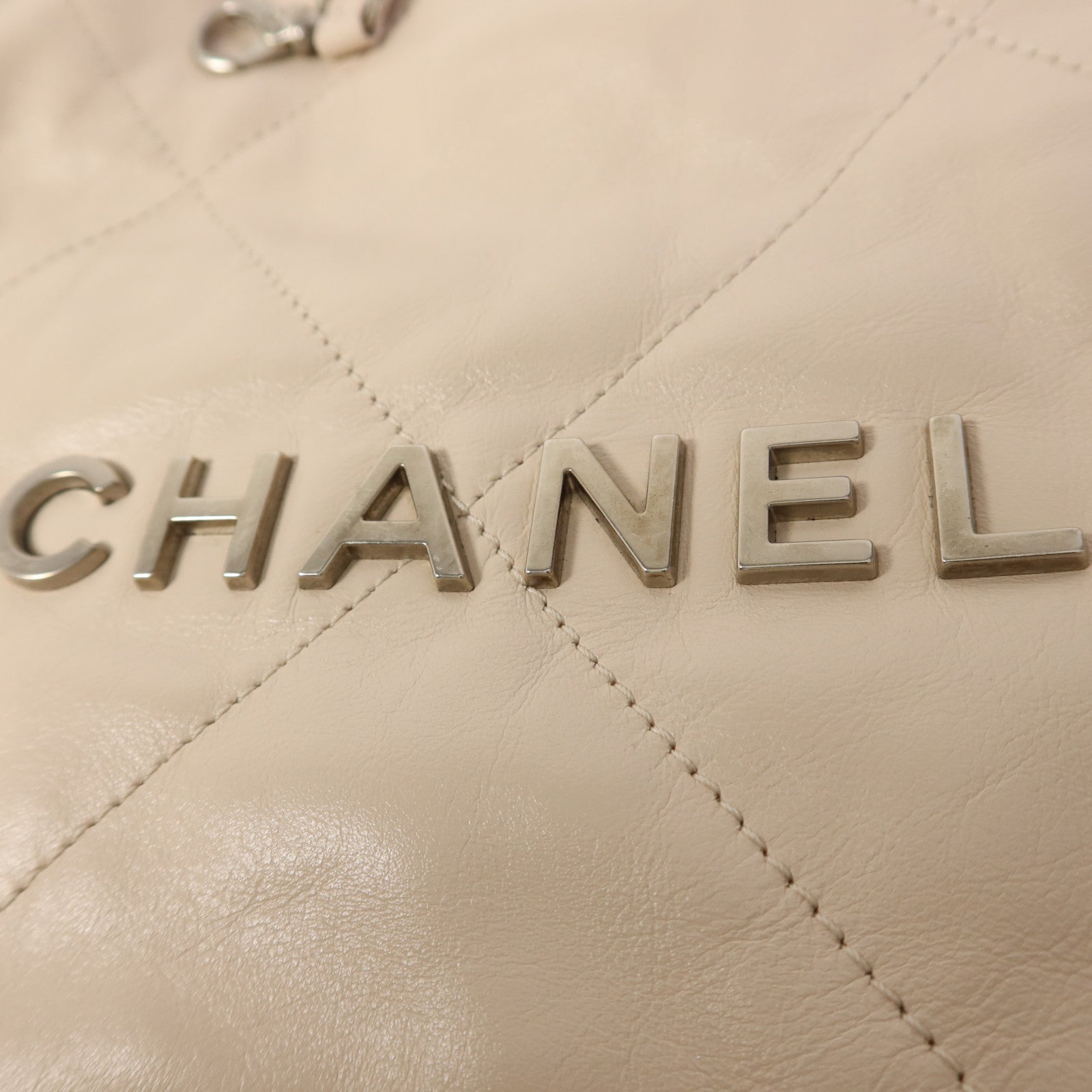 CHANEL 牛皮皮革Chanel 22銀扣肩背袋