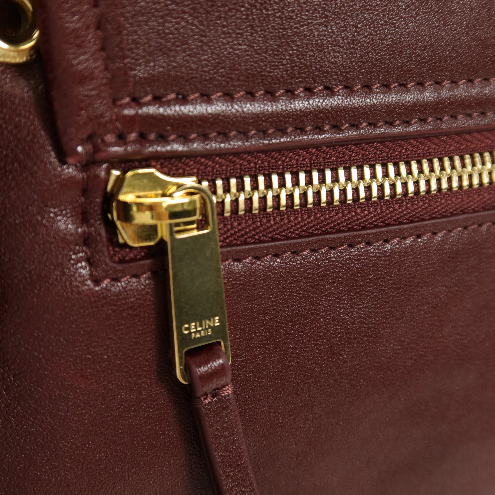 CELINE 羊皮皮革Soft Triomphe Besace肩背袋