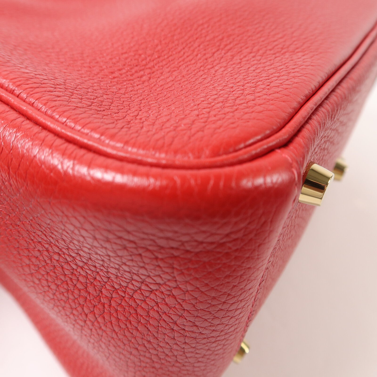 HERMES Togo皮革Lindy 26肩背袋Rouge Casaque