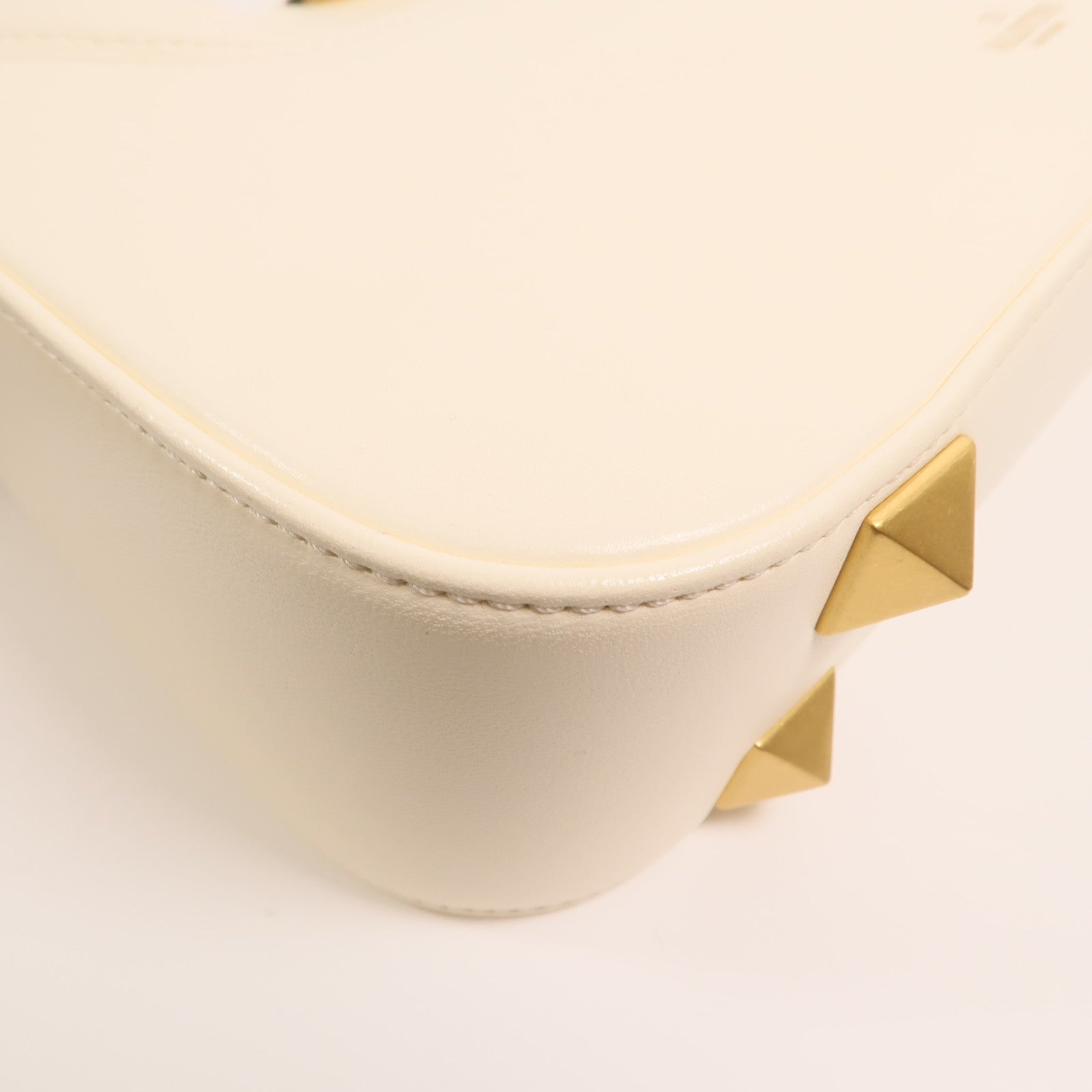 Valentino 牛皮皮革Stud Sign V Logo Bag金扣手挽肩背兩用袋