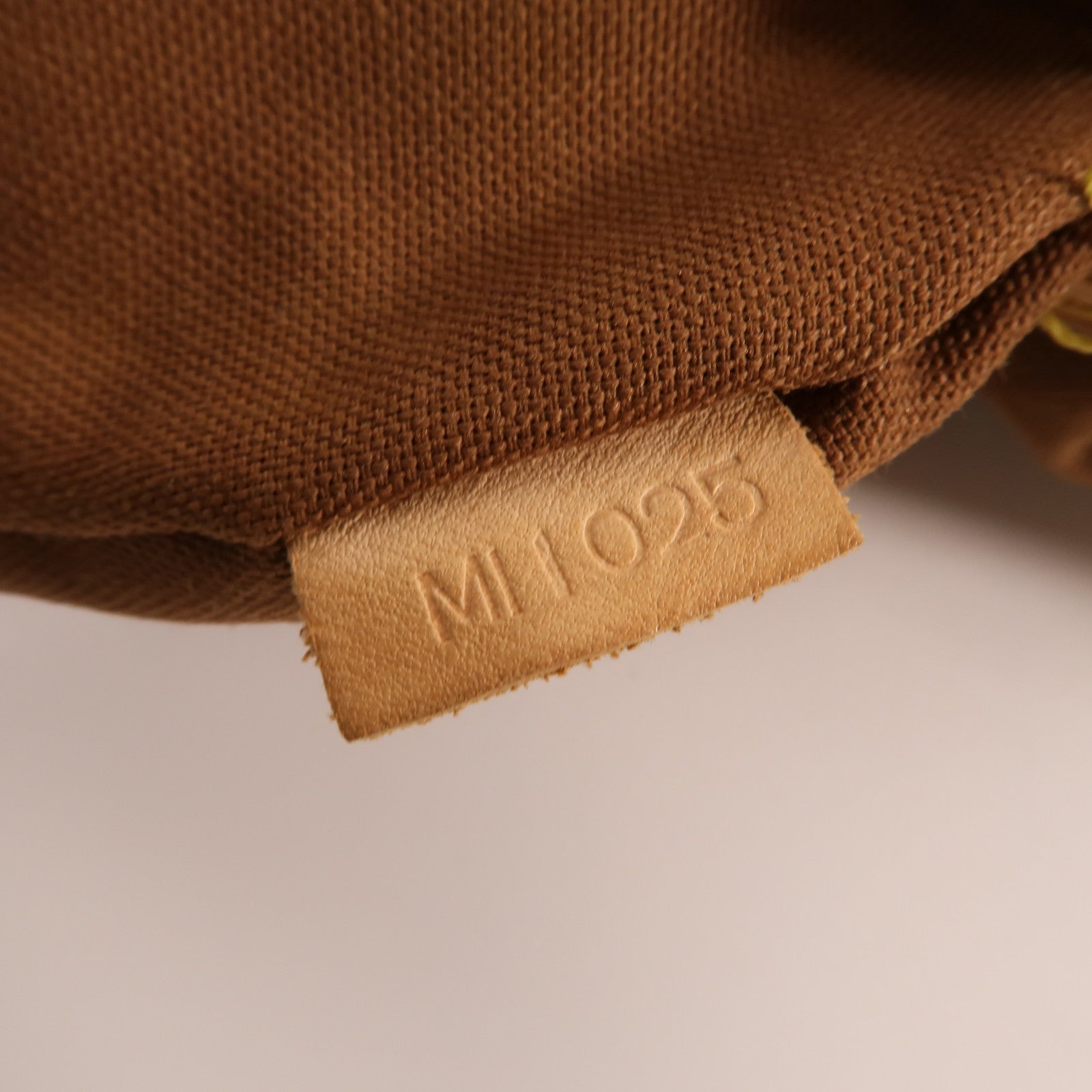 LOUIS VUITTON Monogram Batignolles金扣肩背袋