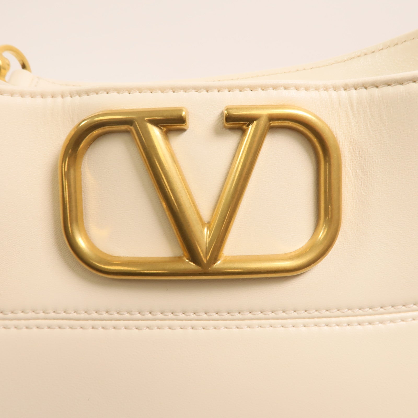 Valentino 牛皮皮革Stud Sign V Logo Bag金扣手挽肩背兩用袋