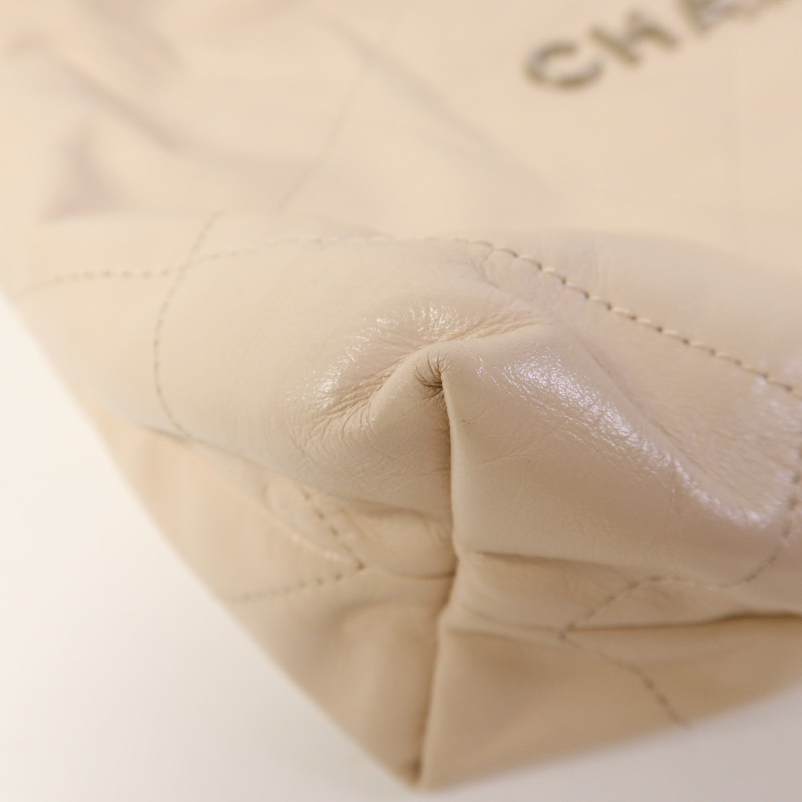 CHANEL 牛皮皮革Chanel 22銀扣肩背袋
