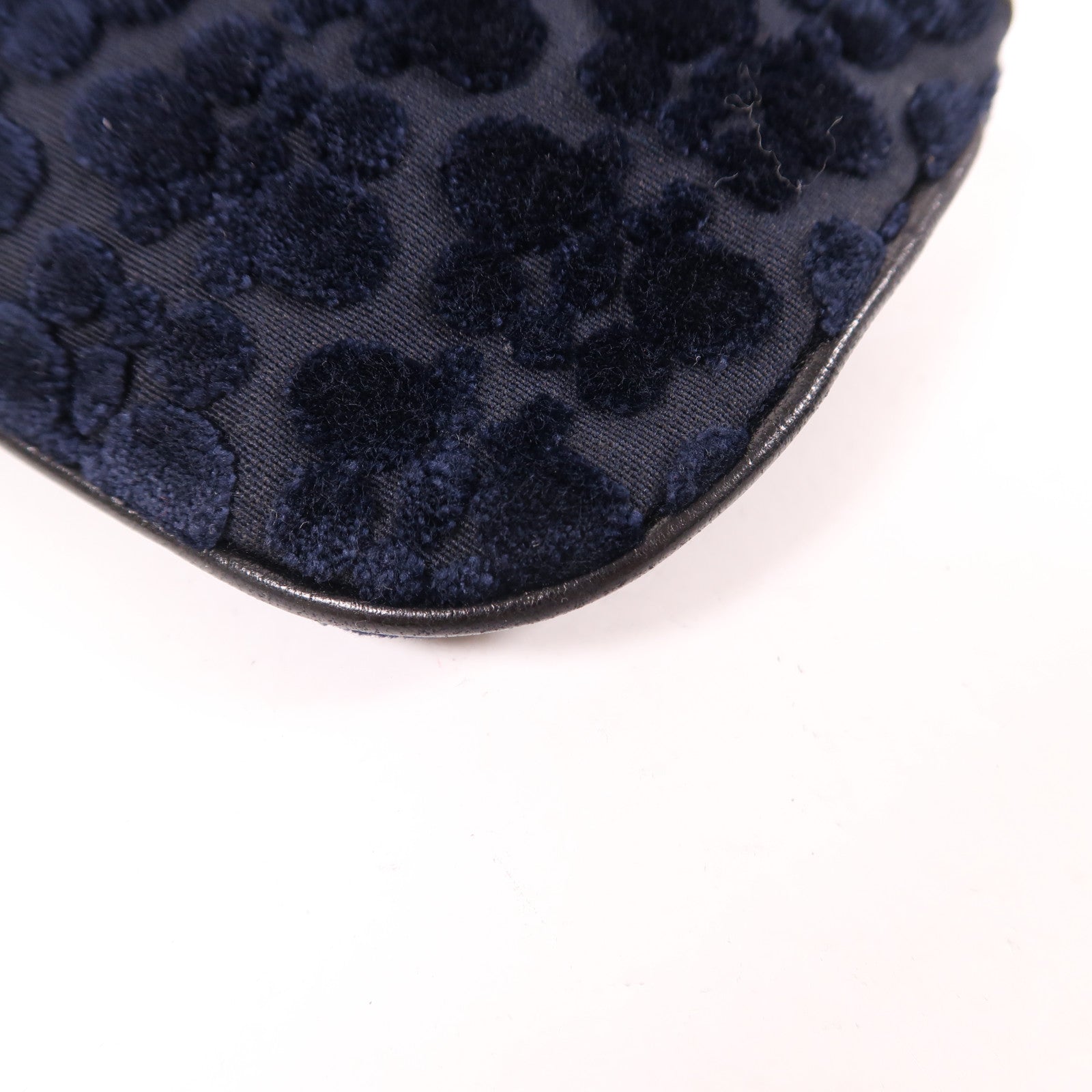 BOTTEGA VENETA 天鵝絨Mini Pouches手拿包