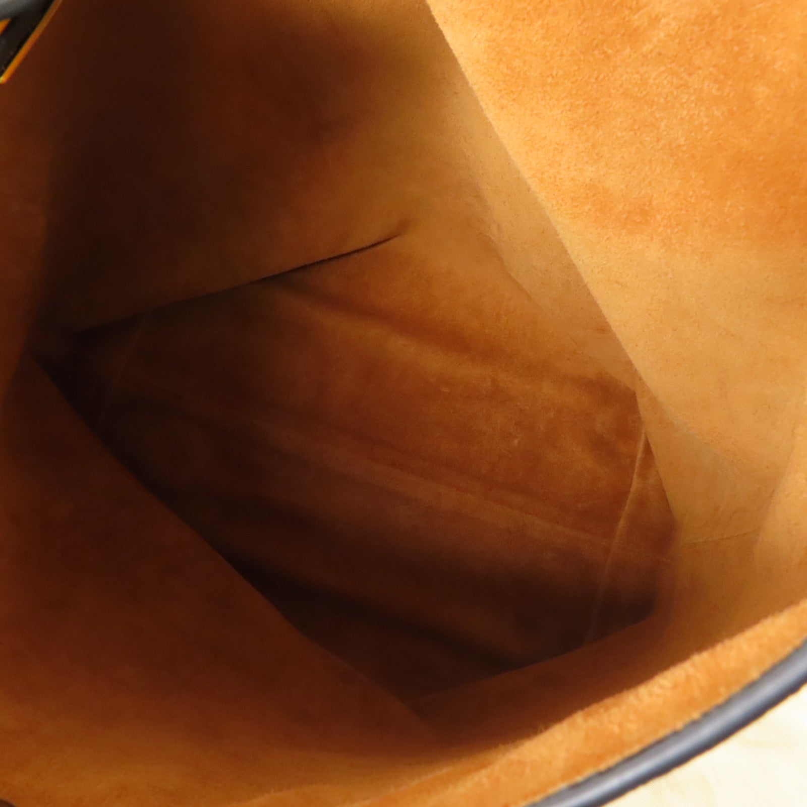 LOUIS VUITTON 牛皮皮革Low Key Hobo MM金扣肩背袋