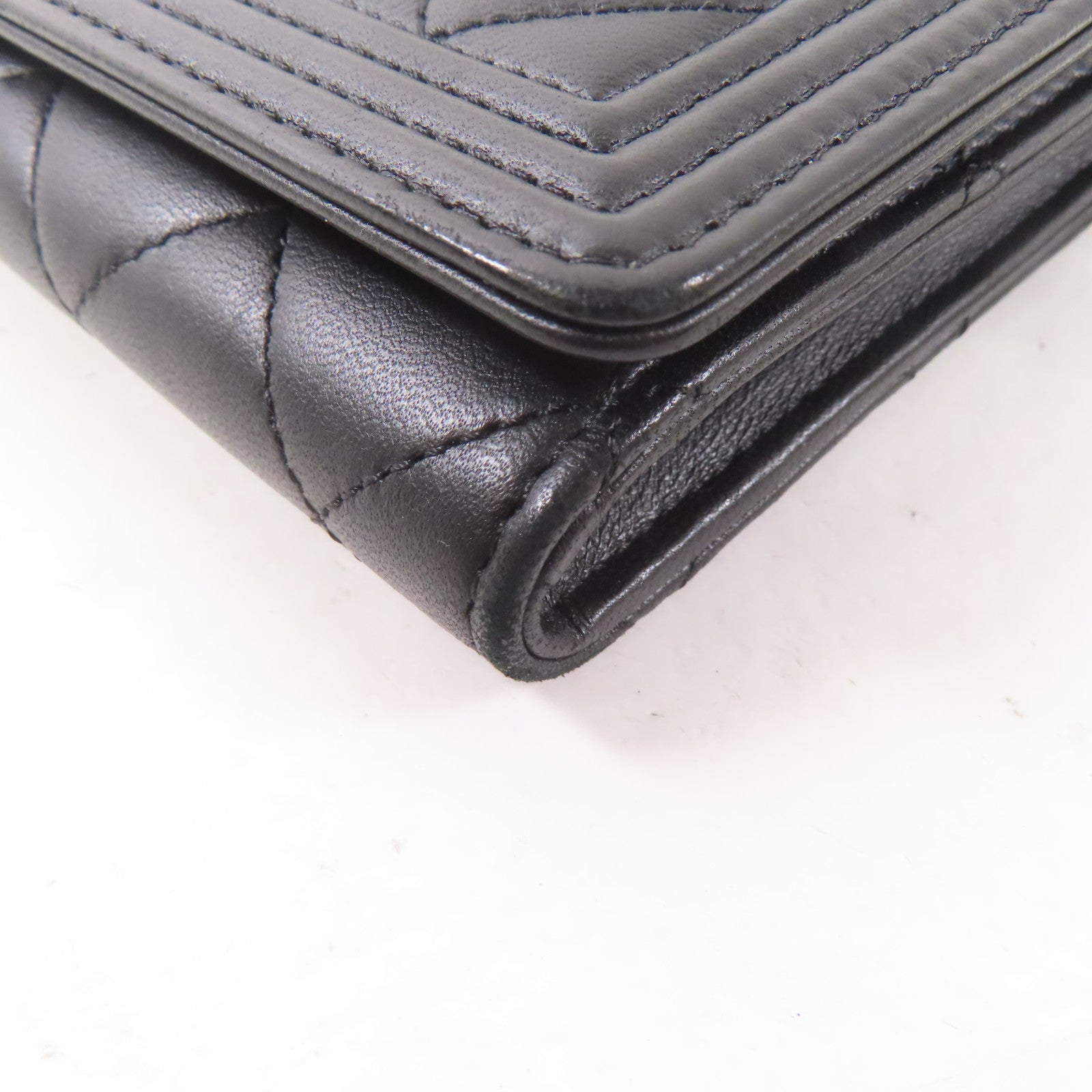 CHANEL 羊皮皮革Boy Wallet On Chain金扣鏈帶肩背袋黑色