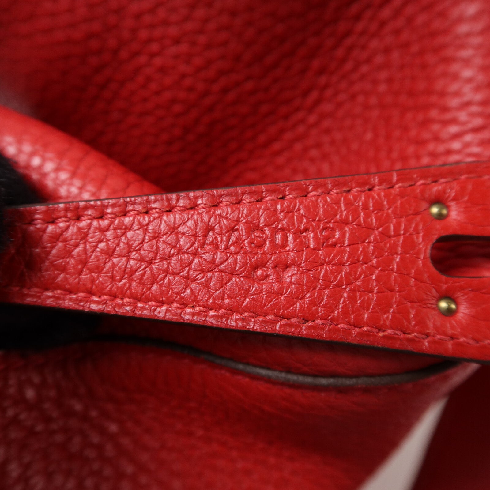 HERMES Togo皮革Lindy 26肩背袋Rouge Casaque