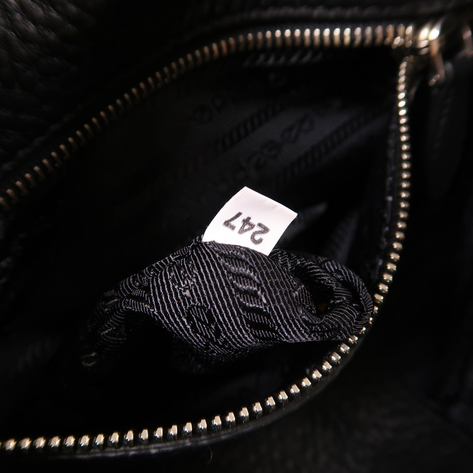 PRADA 牛皮皮革Bucket Shoulder Bag銀扣肩背袋