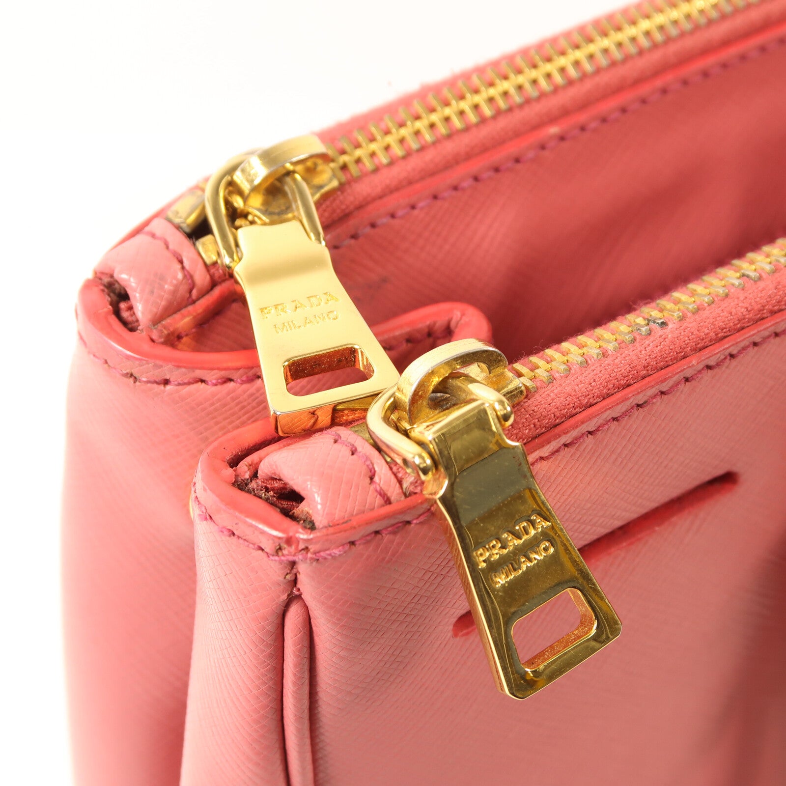 PRADA 牛皮皮革Saffiano Lux Medium Double Zipc金扣手挽袋