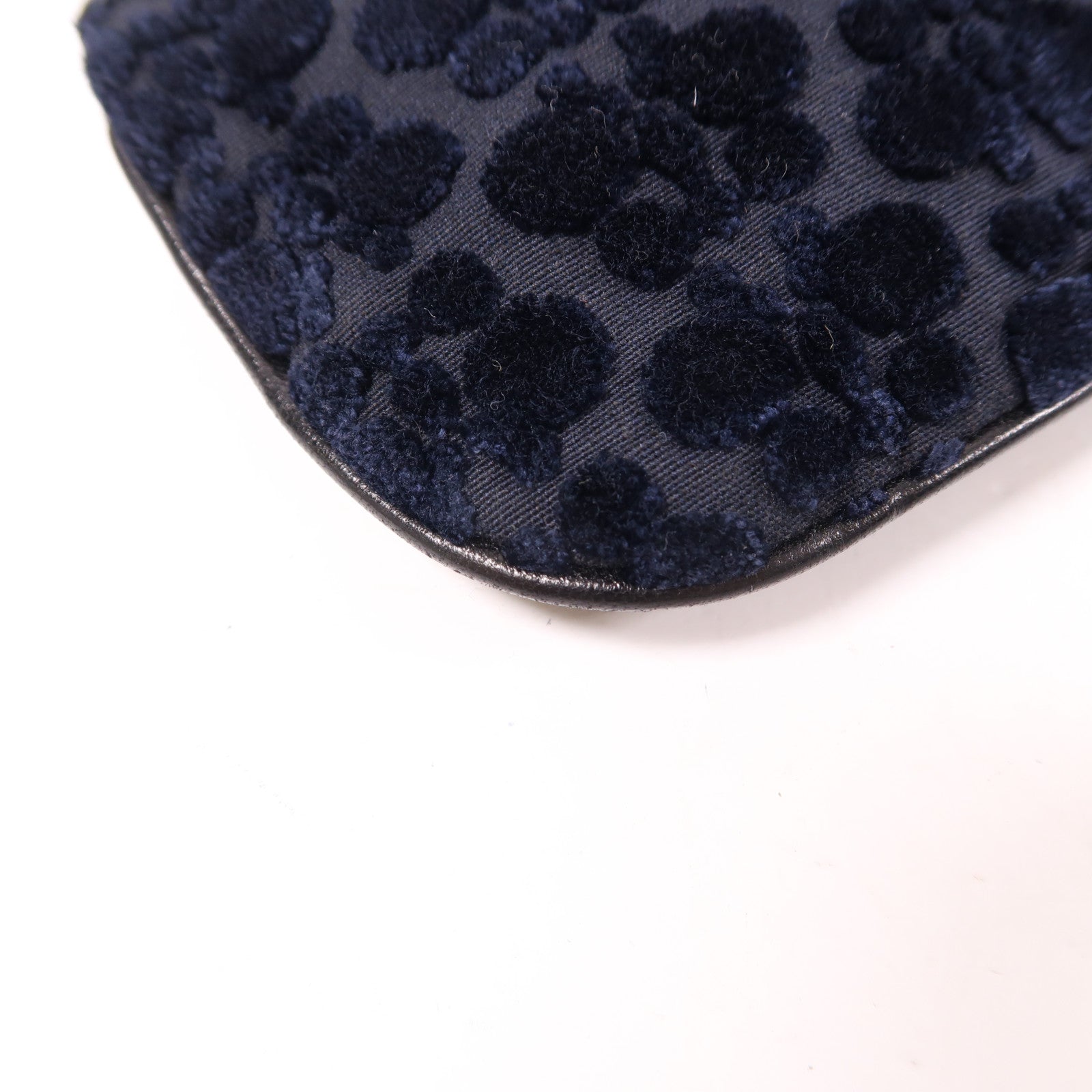 BOTTEGA VENETA 天鵝絨Mini Pouches手拿包
