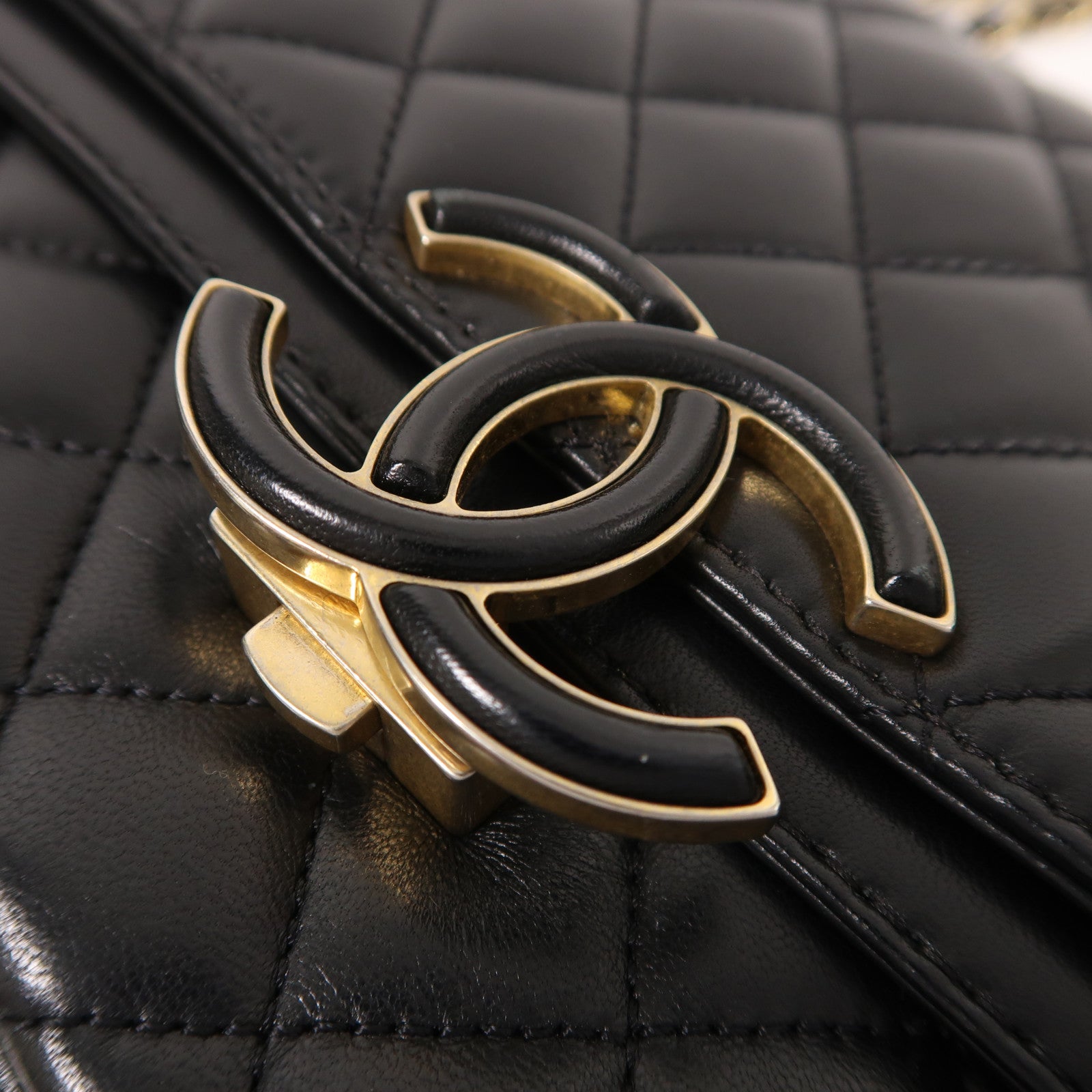 CHANEL 羊皮皮革Chain Shoulder金扣鏈帶肩背袋