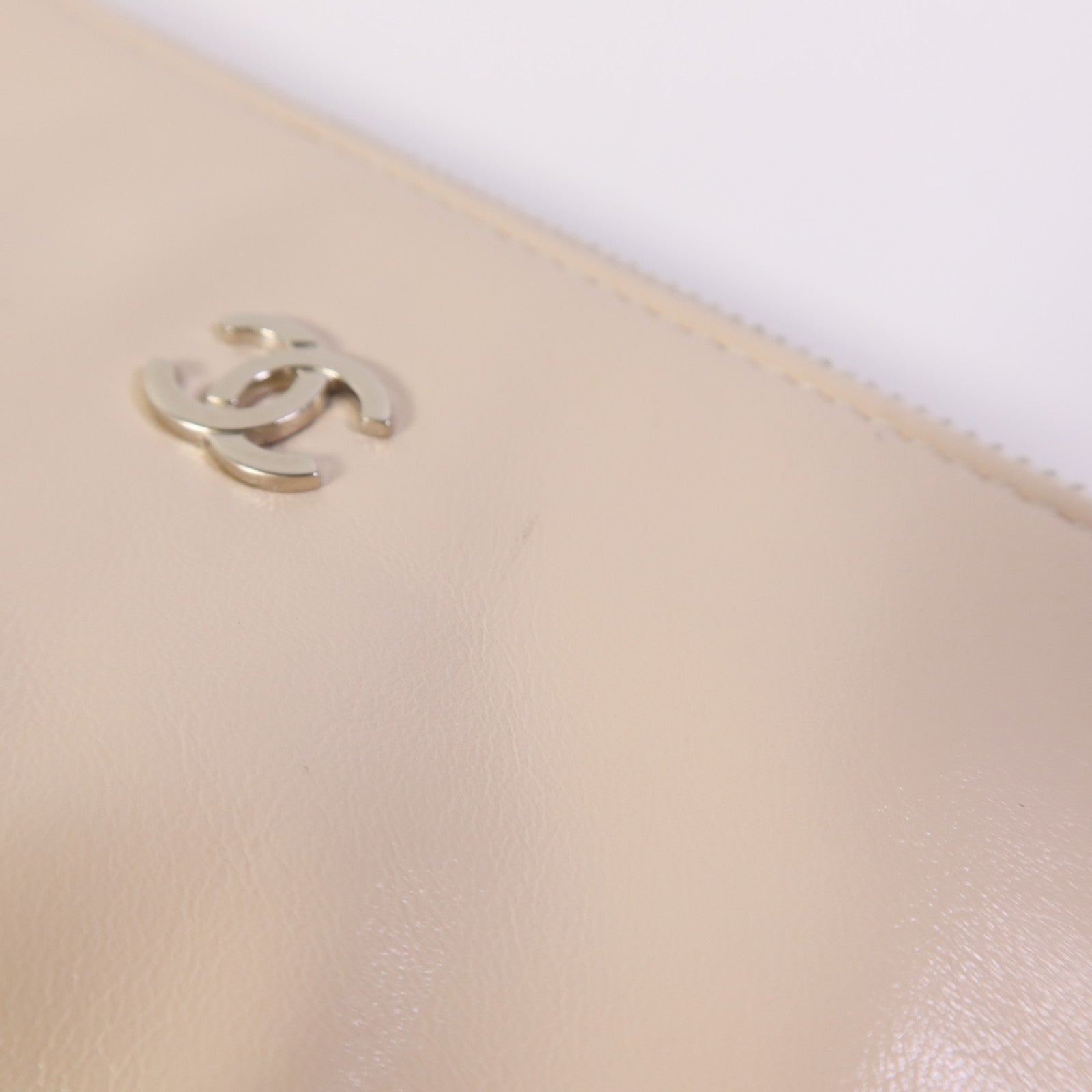 CHANEL 牛皮皮革Chanel 22銀扣肩背袋