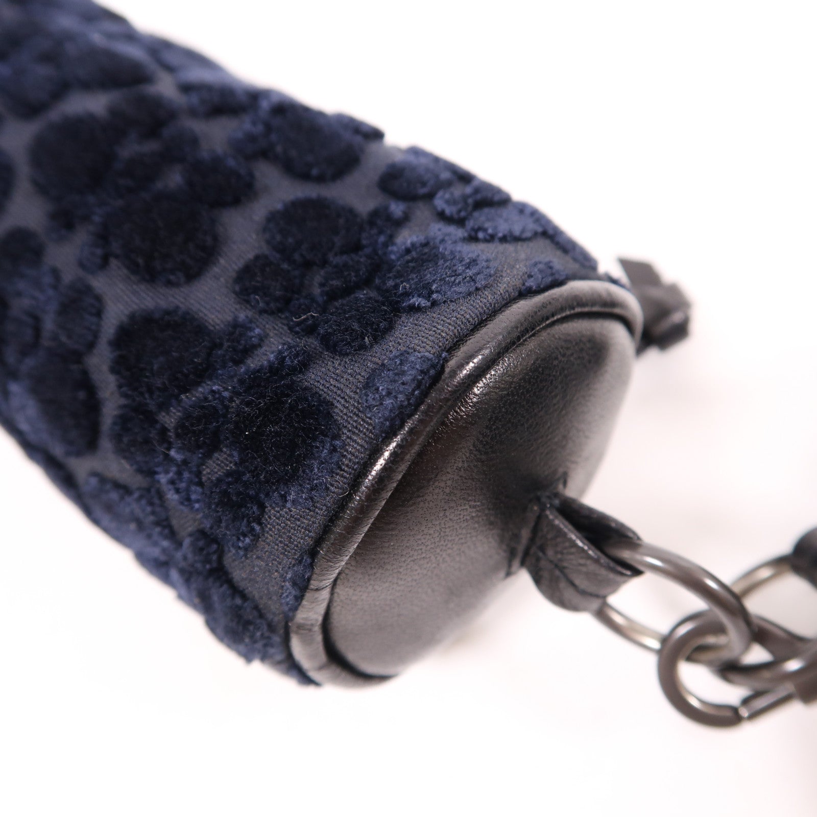 BOTTEGA VENETA 天鵝絨Mini Pouches手拿包