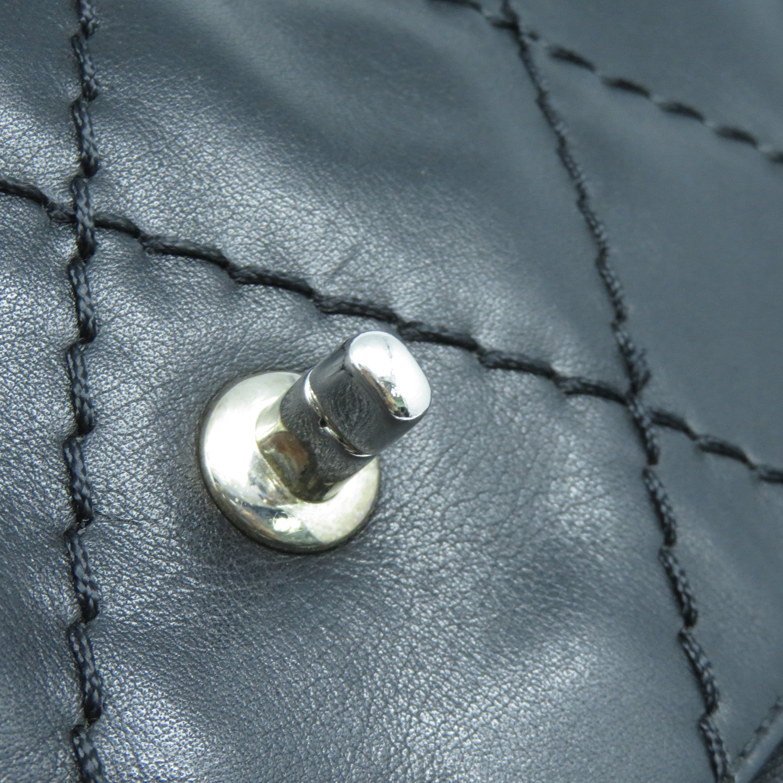 CHANEL 菱格牛皮皮革Chain Shoulder Bag銀扣鏈帶肩背袋黑色