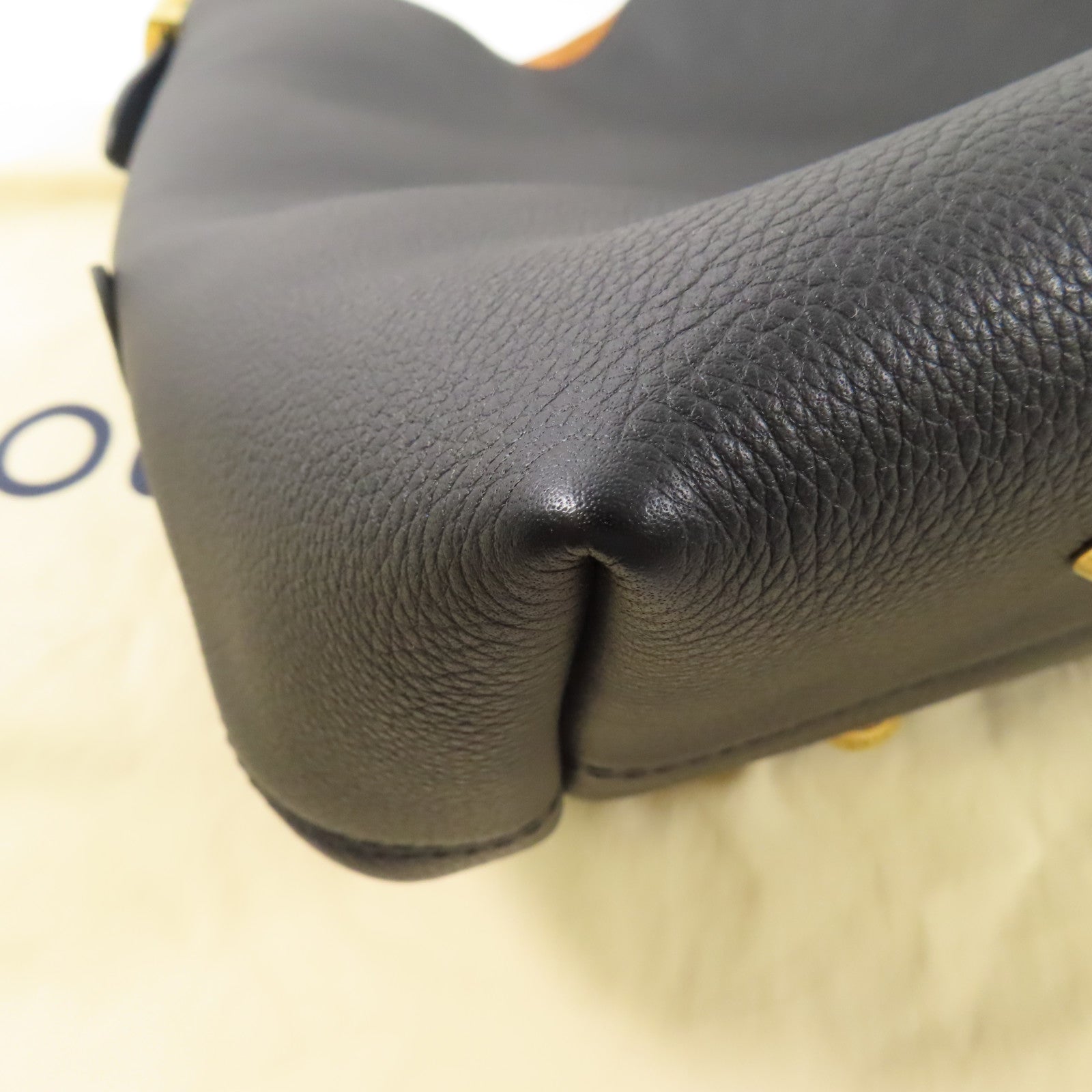 LOUIS VUITTON 牛皮皮革Low Key Hobo MM金扣肩背袋