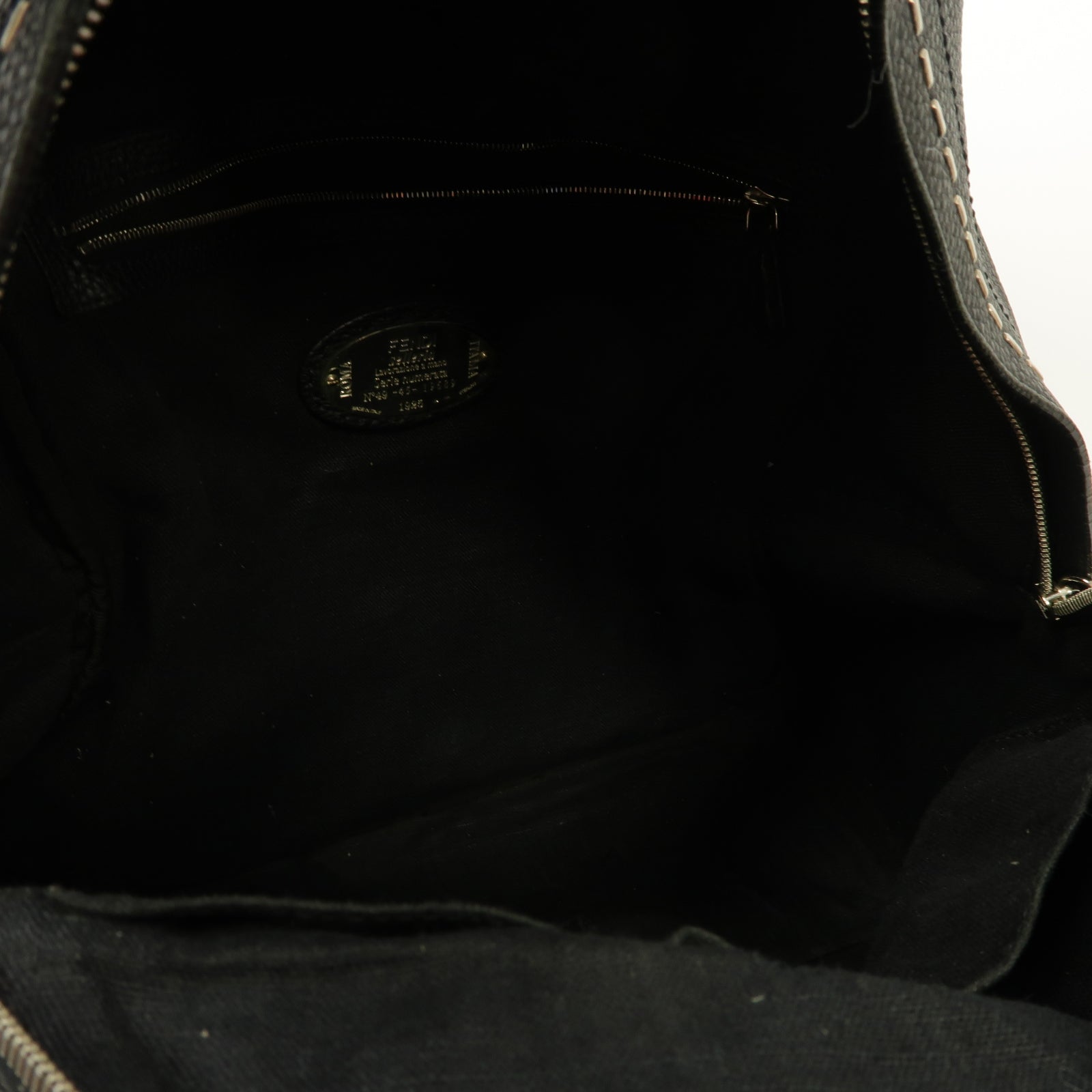 FENDI 牛皮皮革Backpack銀扣背包黑色